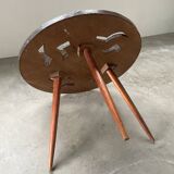 Table basse années 60 tripode bois ciselé