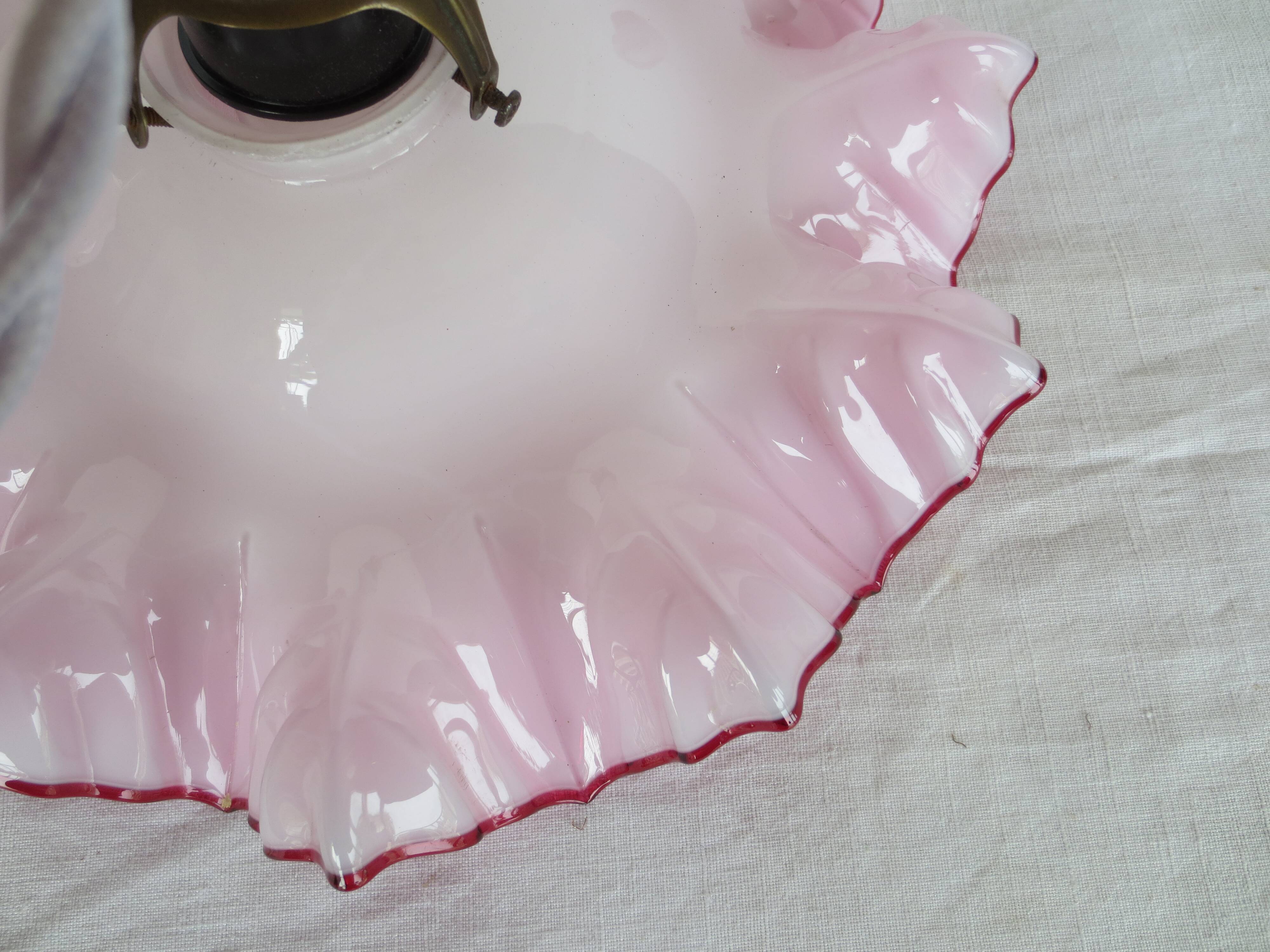 Suspension, abat-jour en verre rose