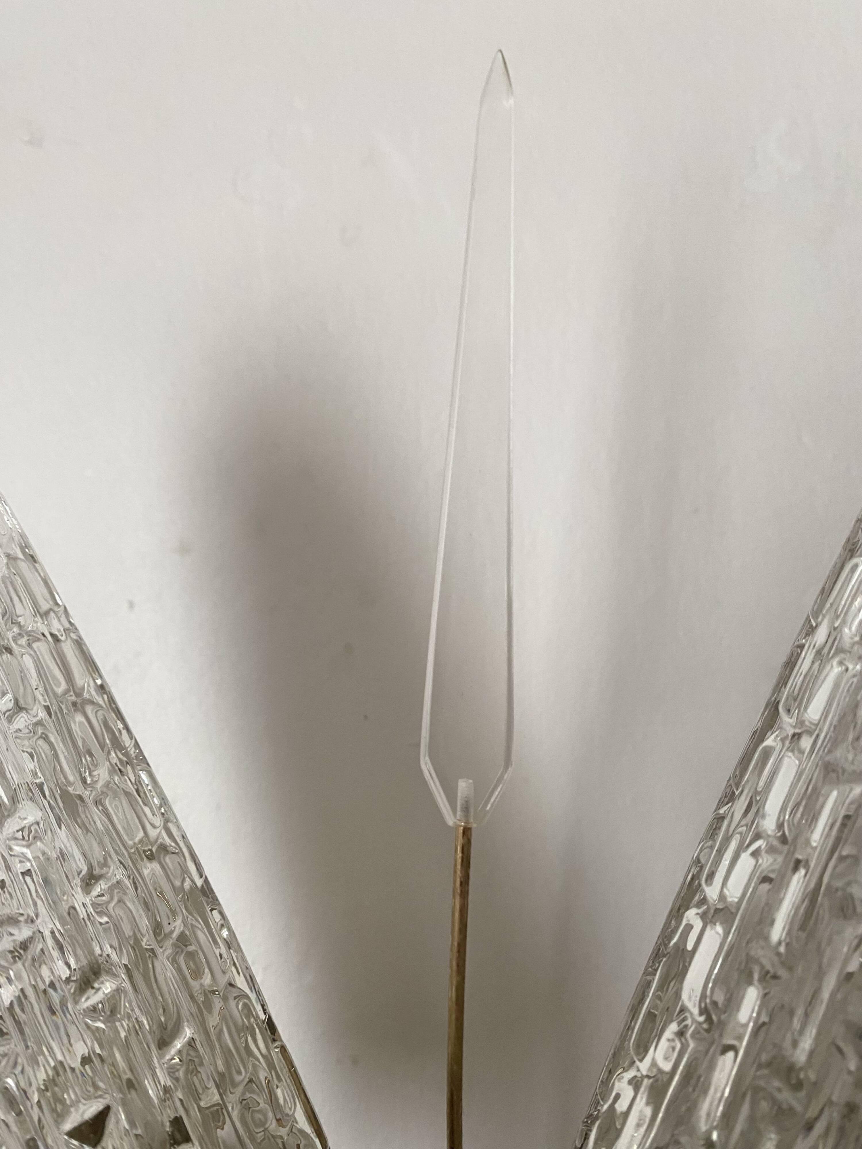 Pair of wall sconces from the 60s, gold metal and tulips.