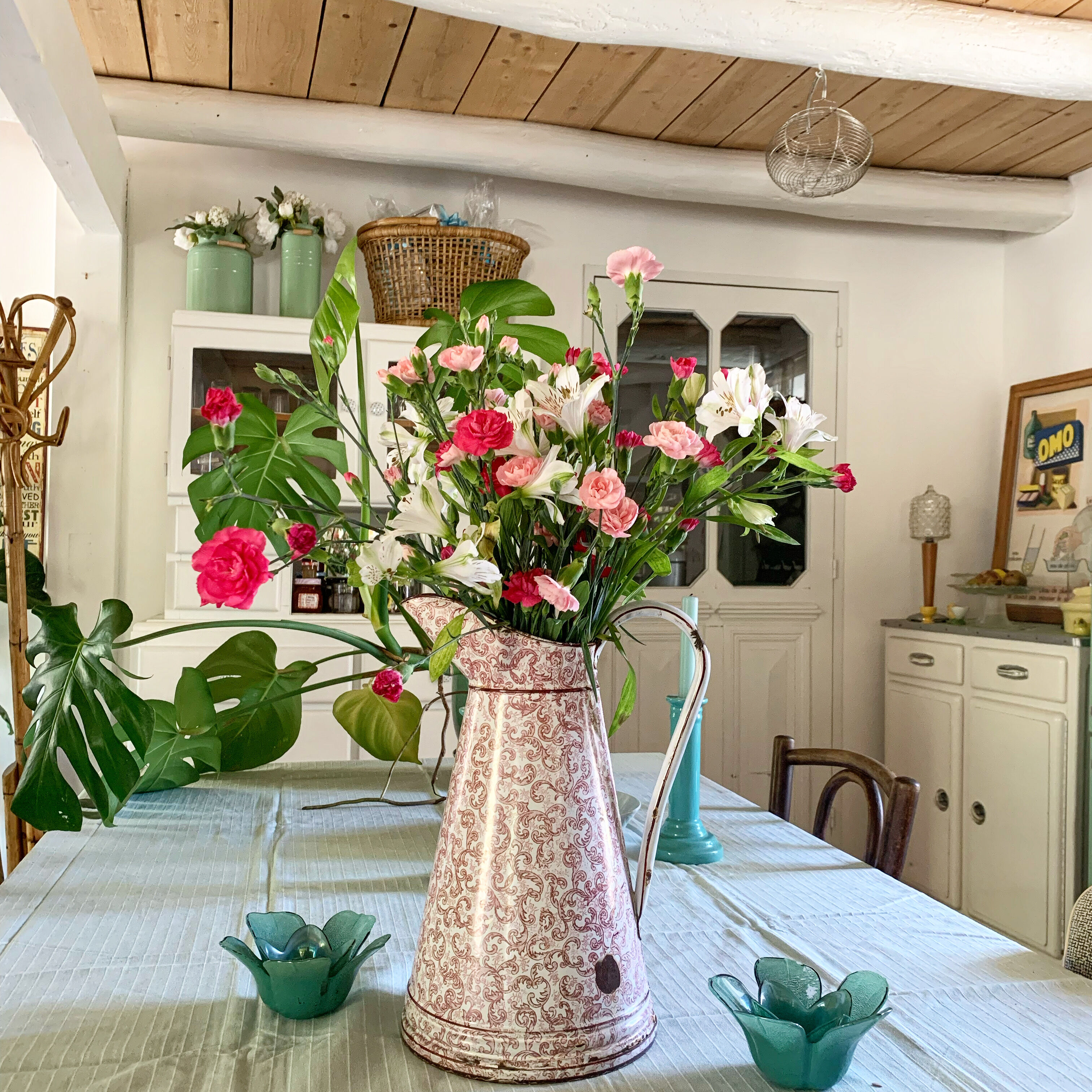 Broc vintage enamel pink and white