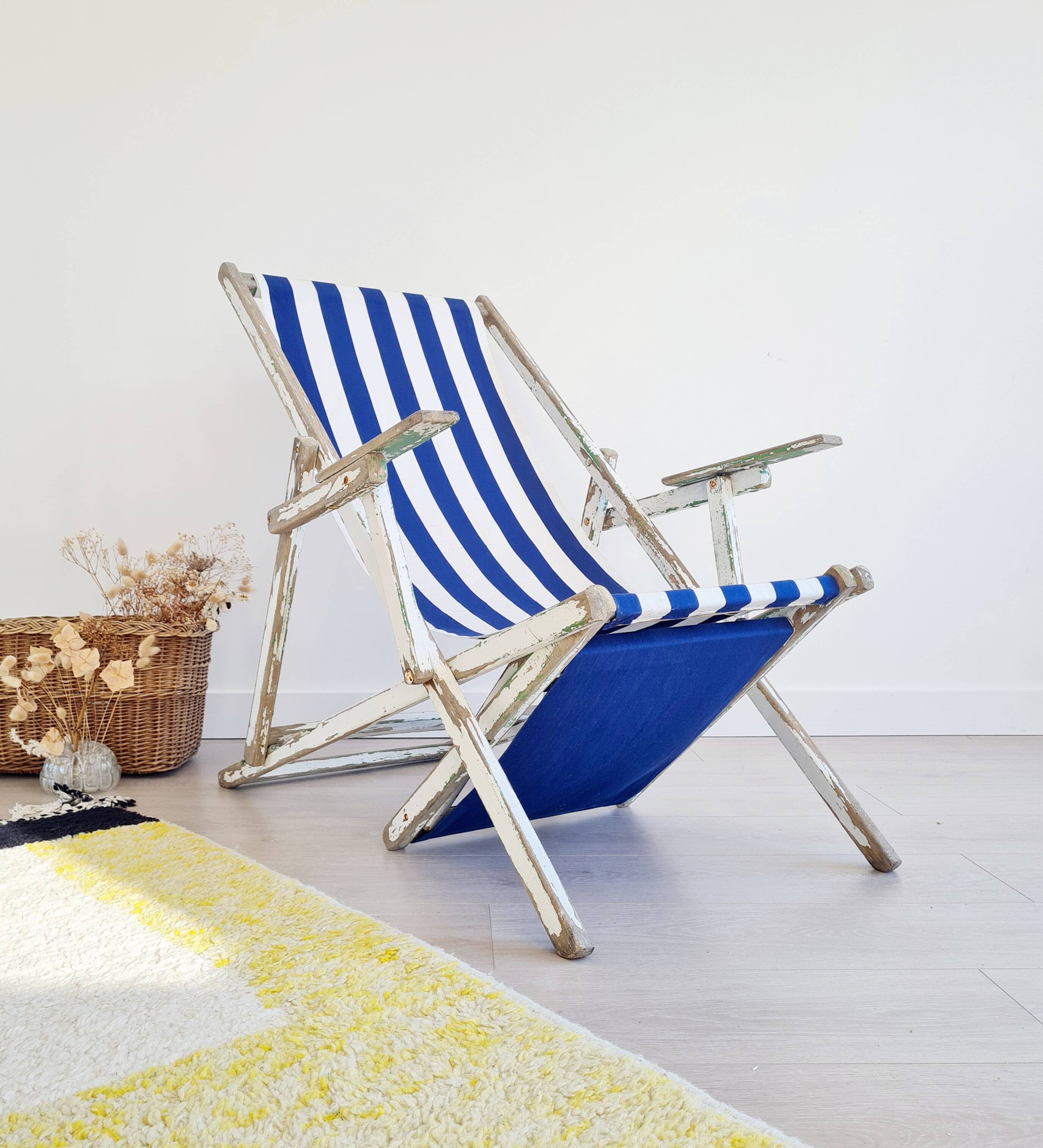 Deck chair - Vintage striped blue and white fabric.