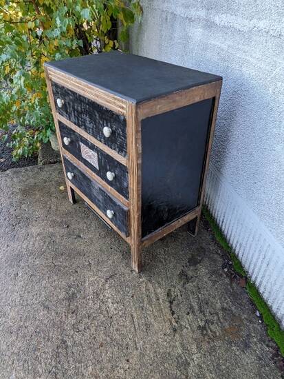 Art deco chest of drawers