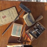 Singer's sewing machine foot console