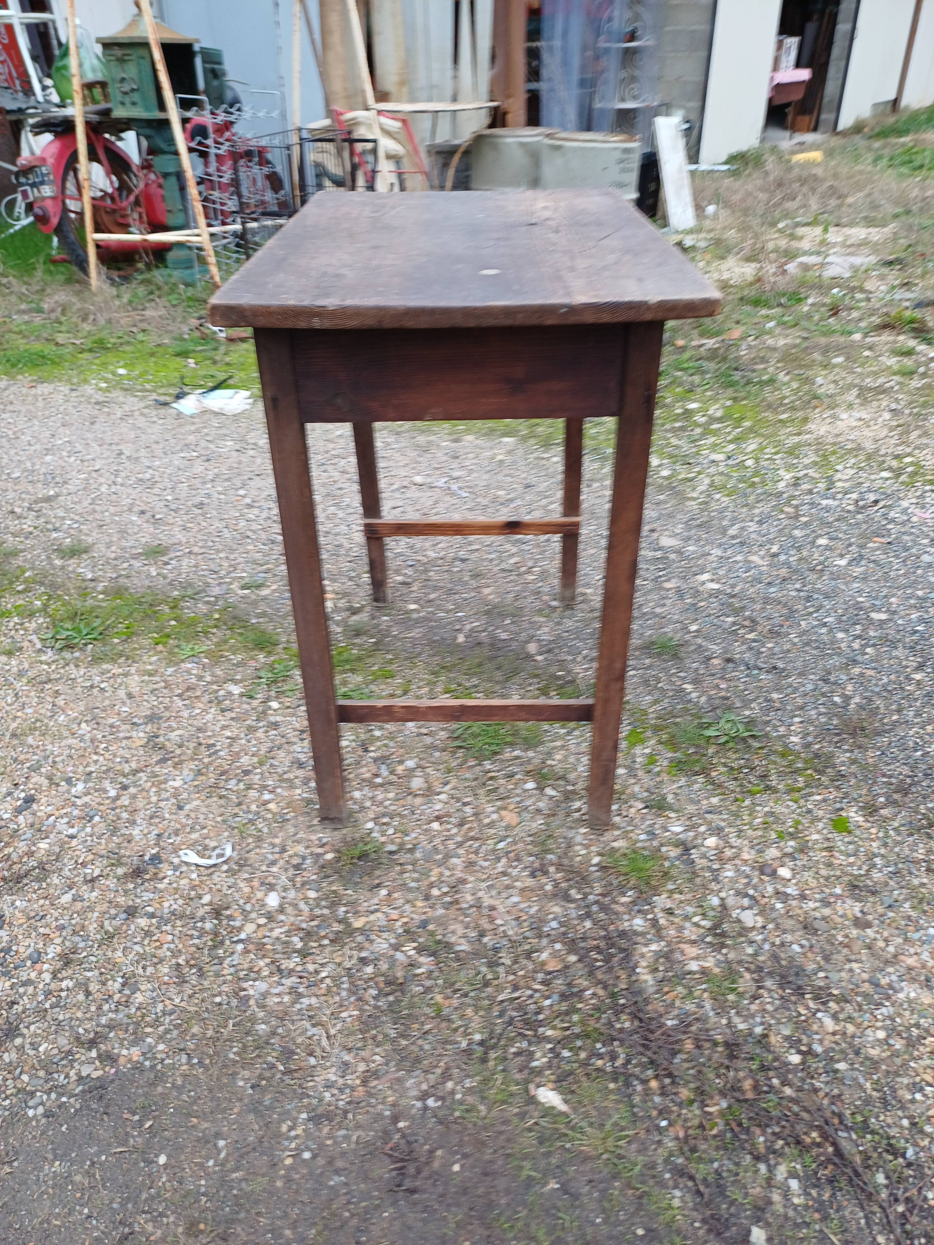 Small pine table, 1 drawer