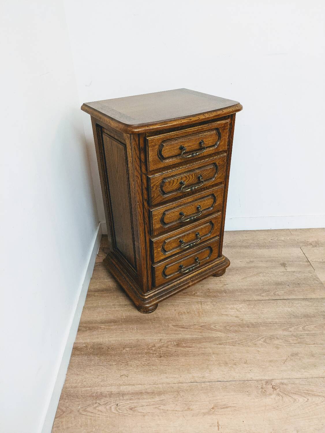Vintage wooden chest of drawers