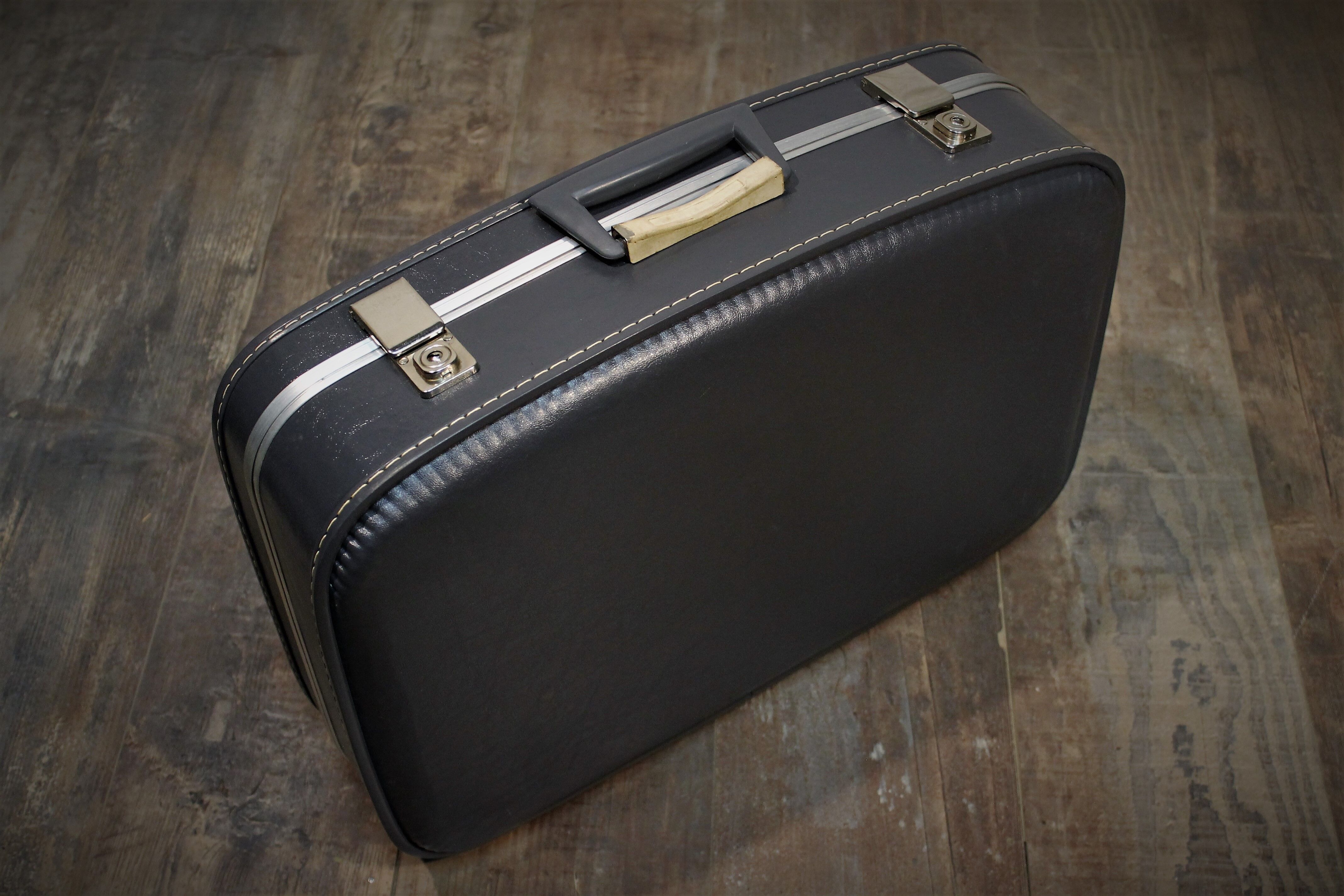 Nesting suitcases hostess & steward 60s