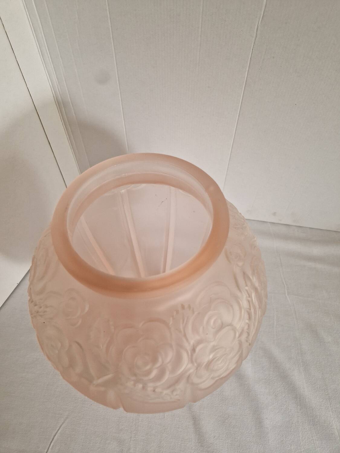 Large pink art deco vase in molded glass with flower decoration