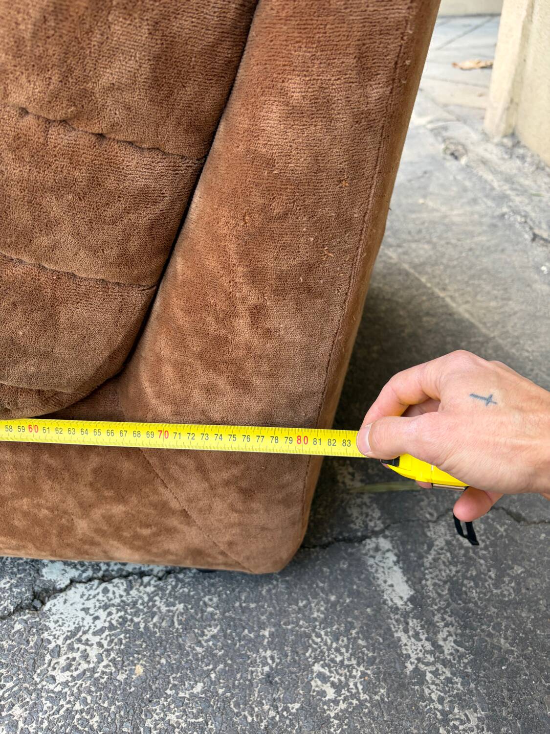 Brown velvet armchair/ottoman vintage from the 70s/80s.