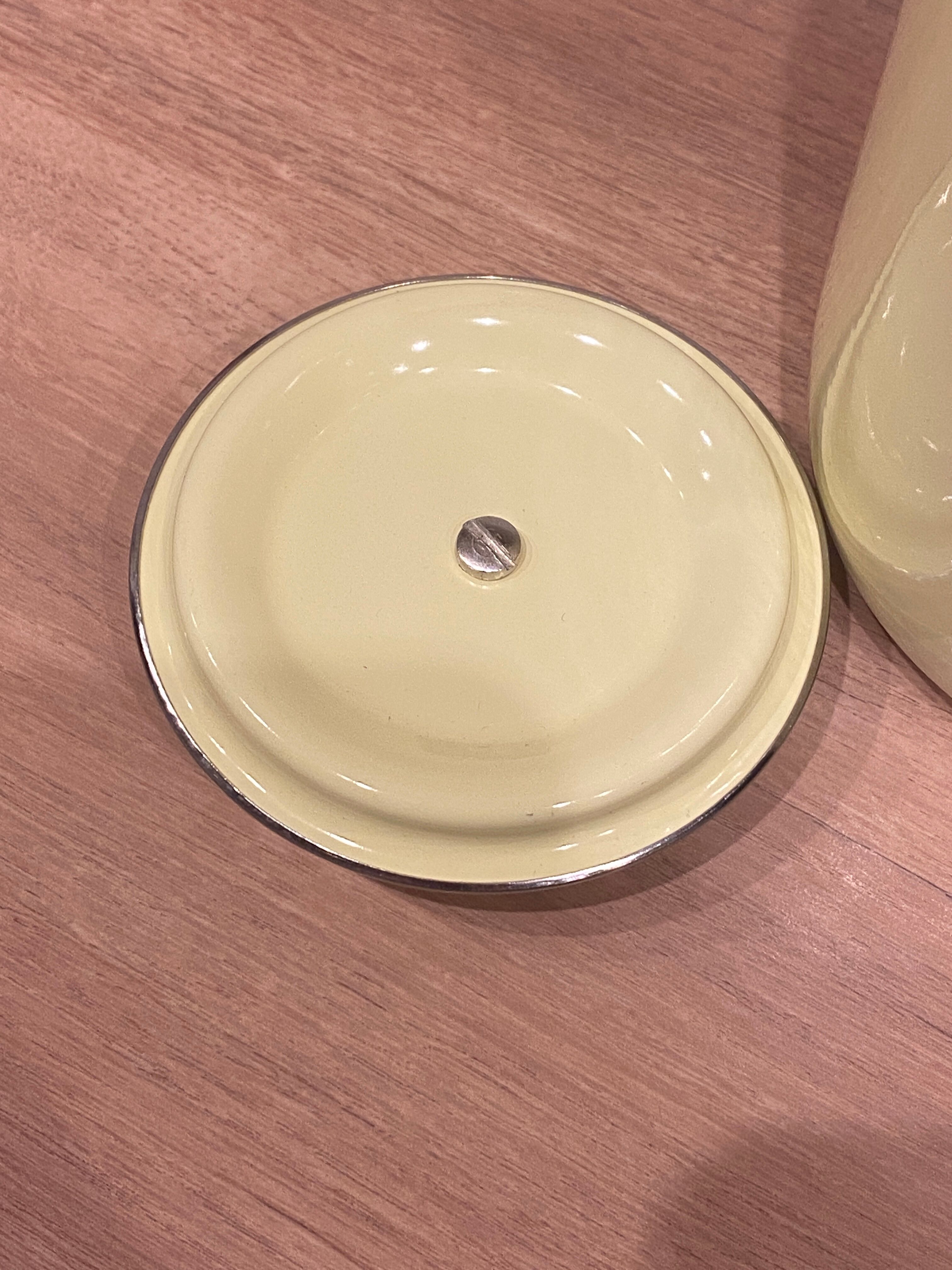 Cafetière en tôle émaillée jaune