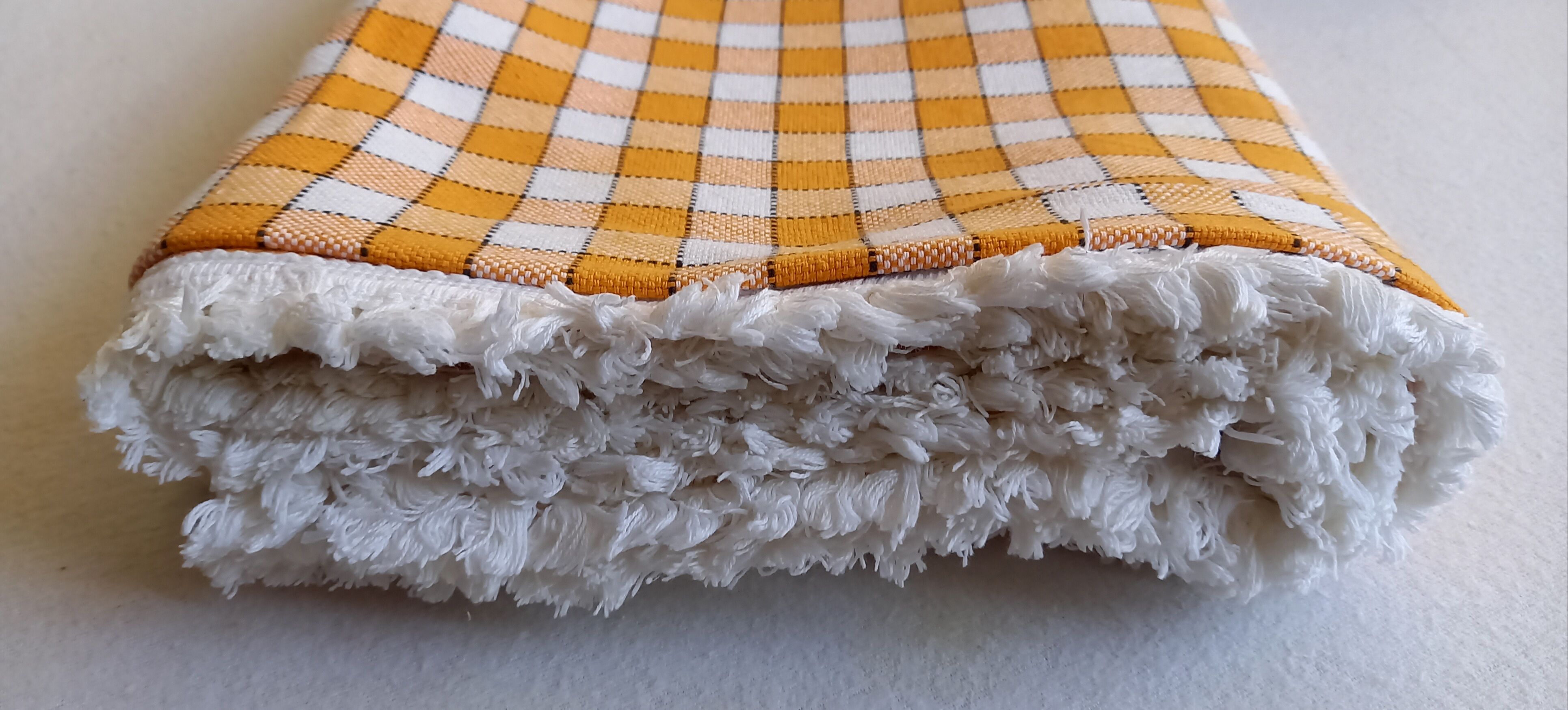 New vintage tablecloth and six napkins