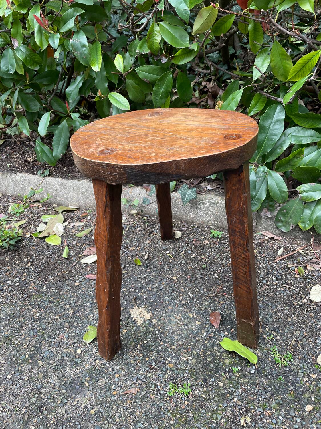 Free-form tripod stool