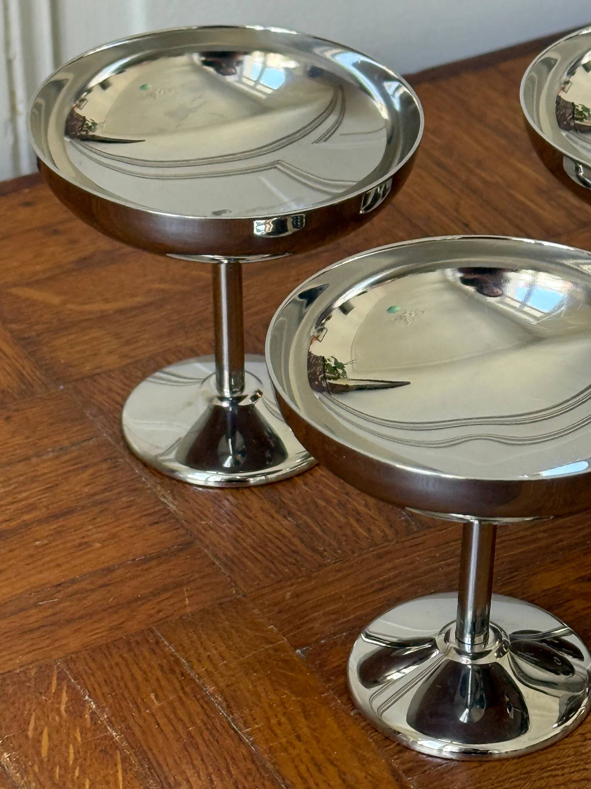 Set of 6 stainless steel footed bowls