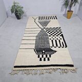 Handmade pure wool rug in black and white, size 150 x 250 cm.