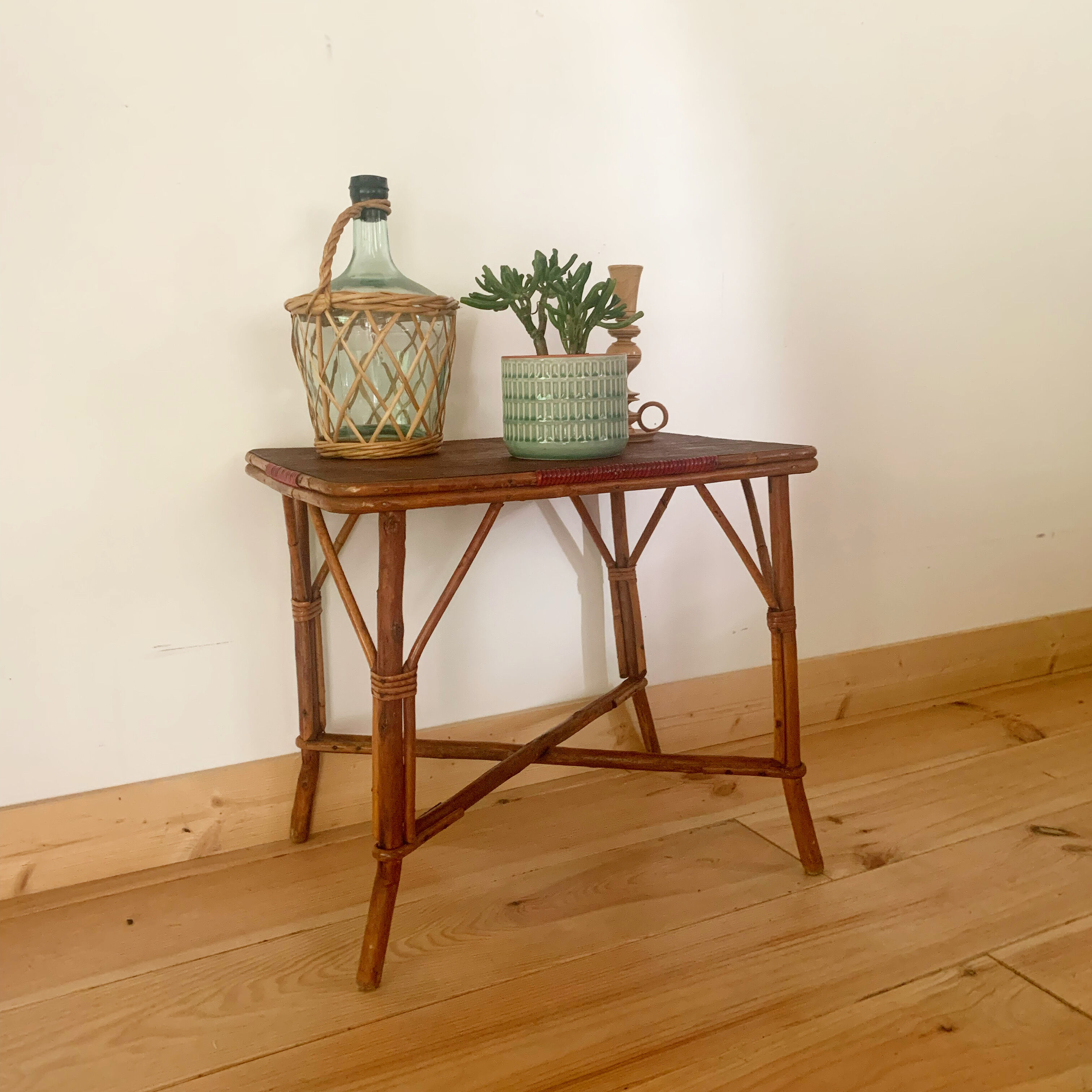 Table d’appoint des années 50