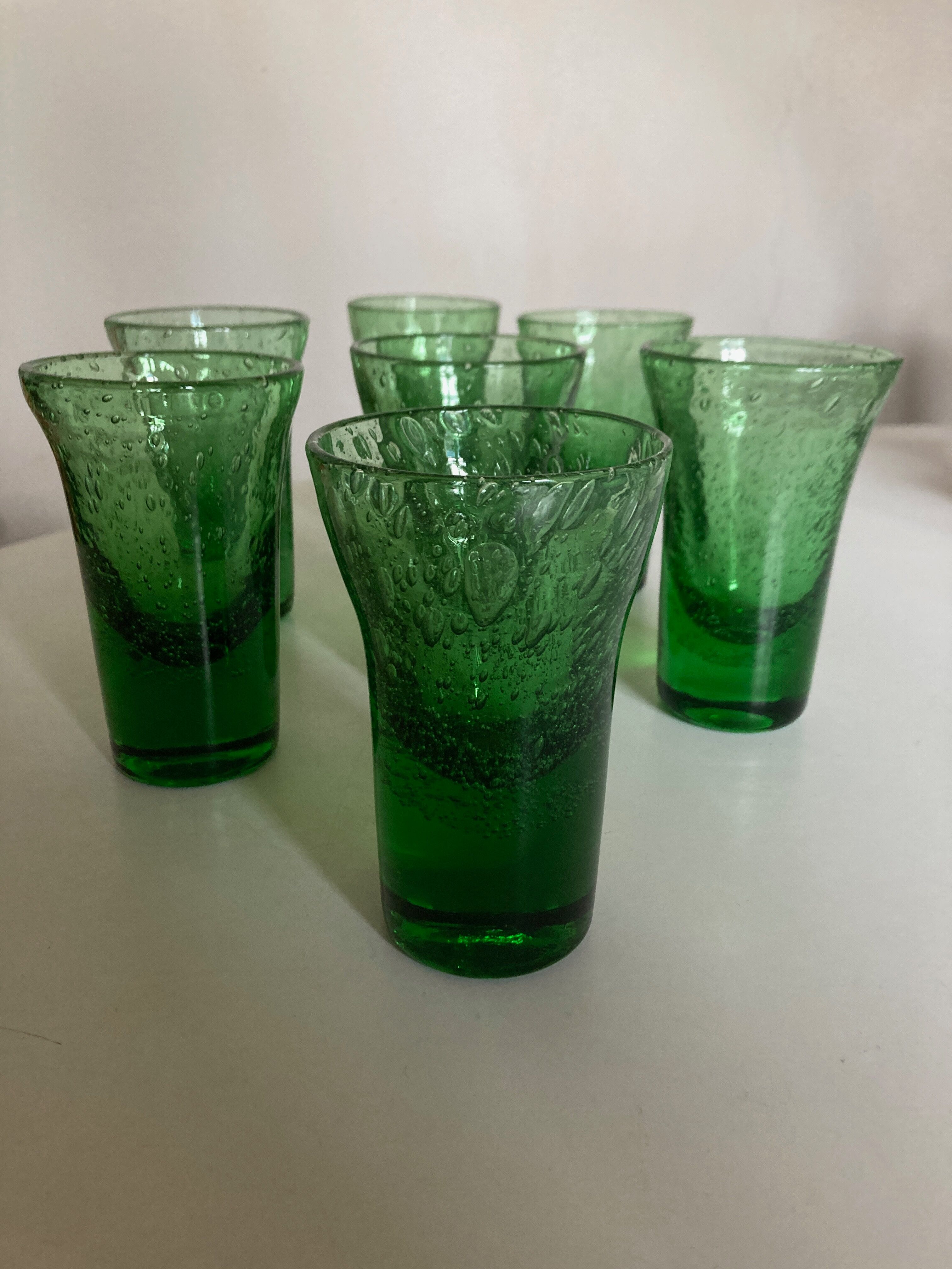 Set de 7 verres gobelets massifs de Biot 1960