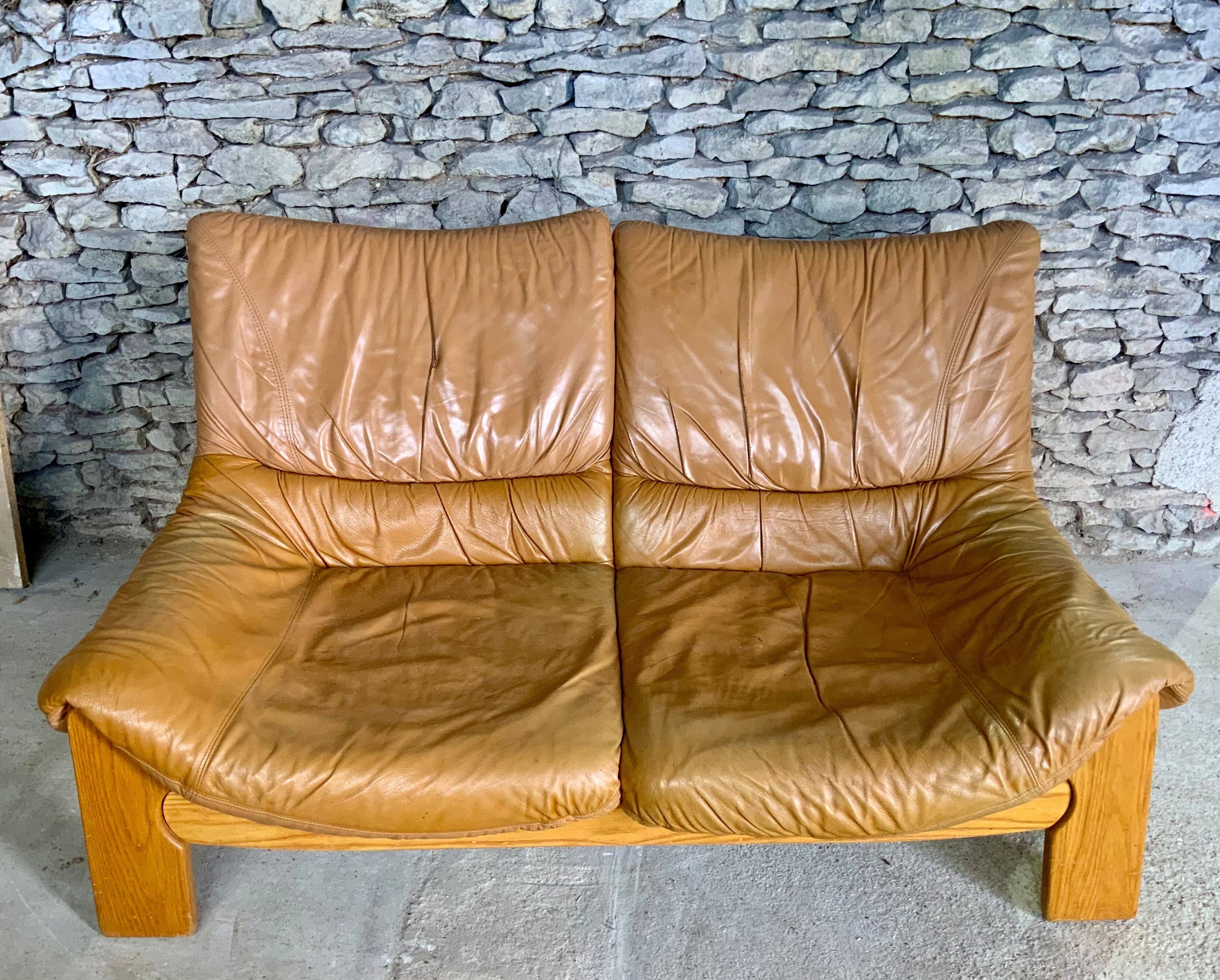 Leather and wood lounge of the Maison Regain 1950s/60s