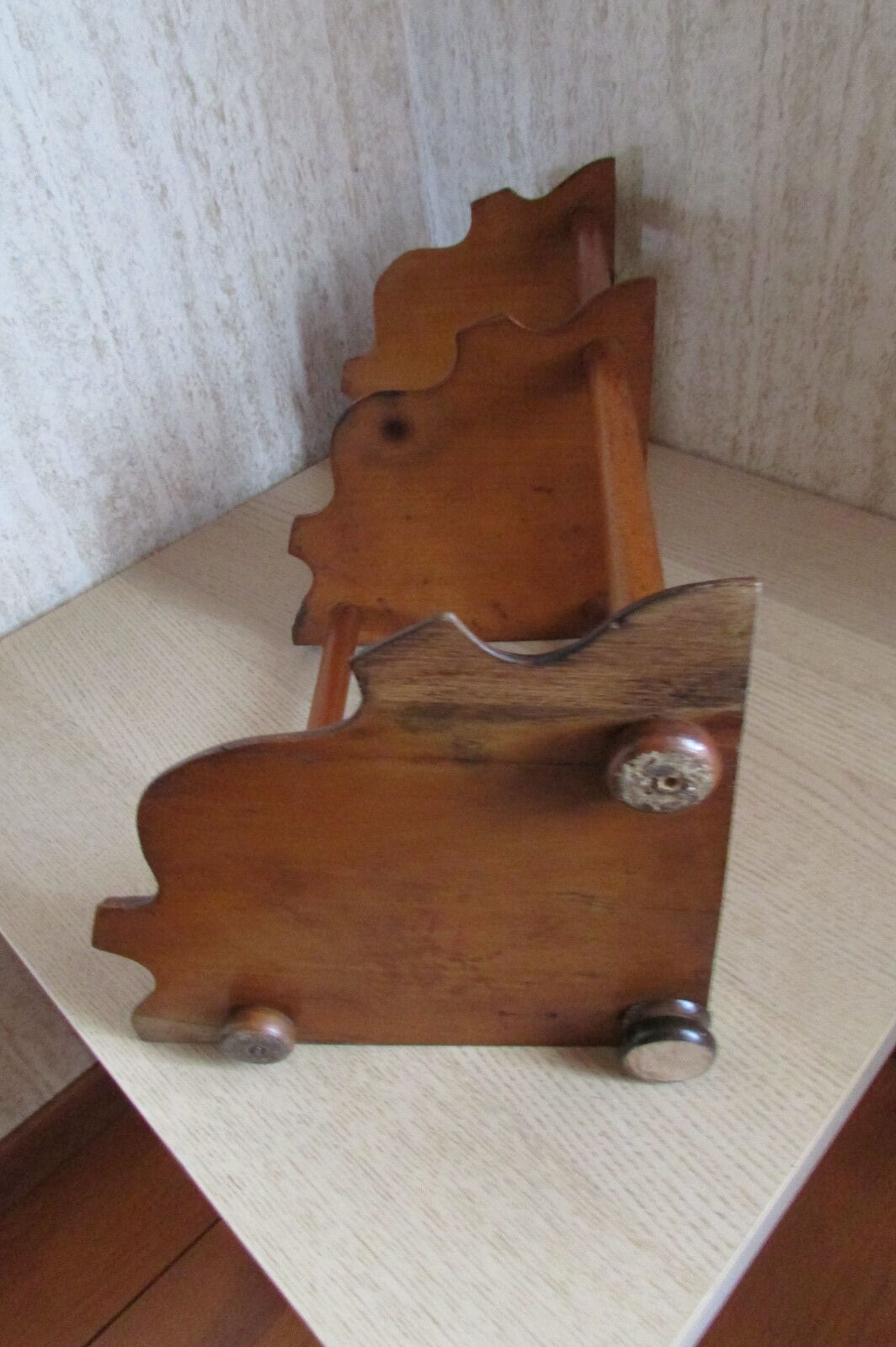 Wall corner shelf cherrywood