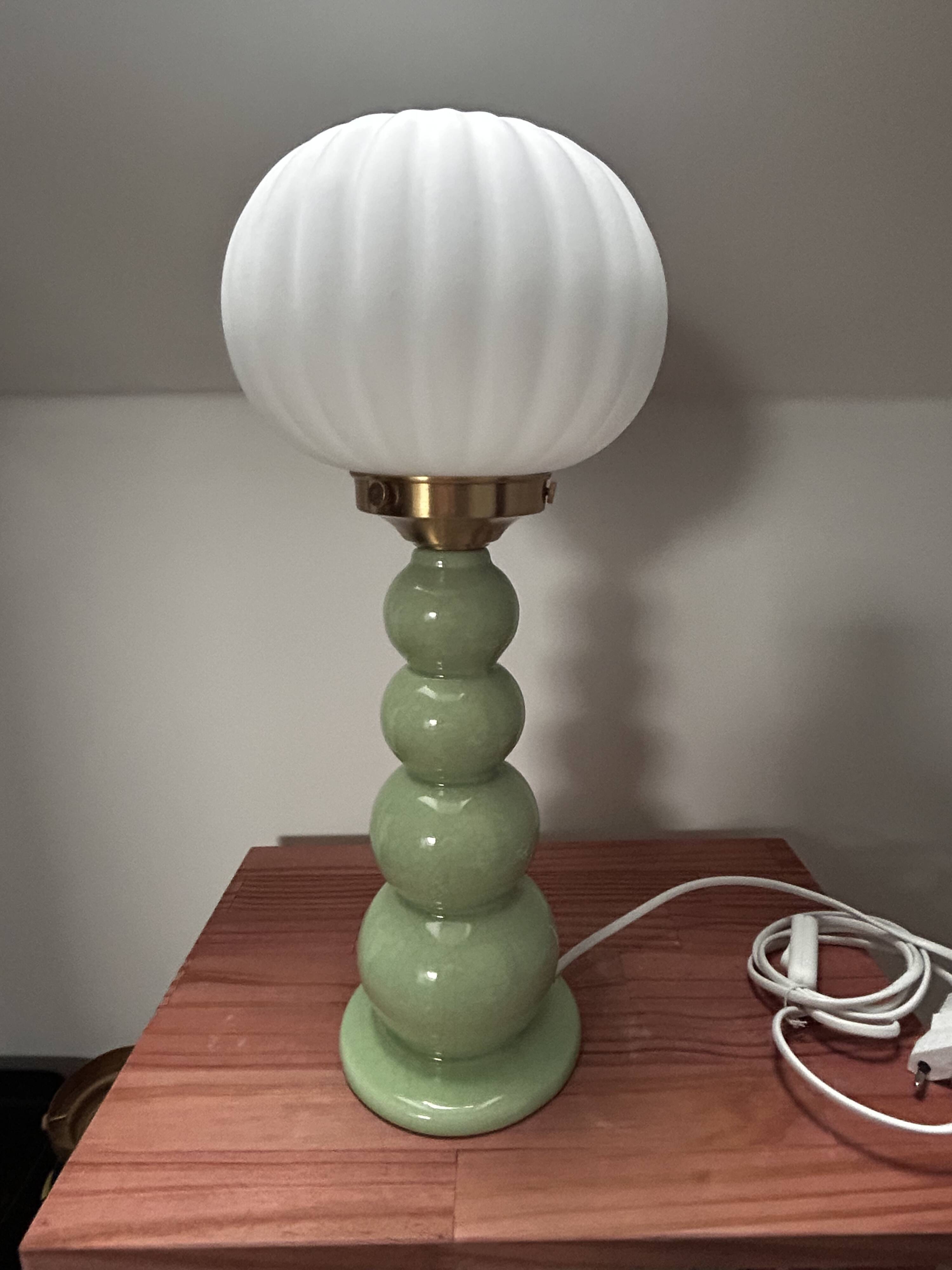 Lampe à poser vintage pastel globe plissé