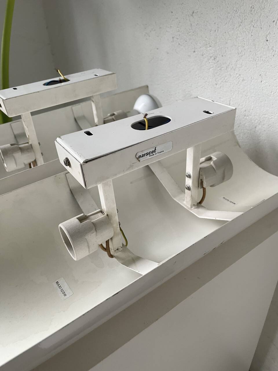 Pair of Parscot wall lights in white lacquered metal from the 80s