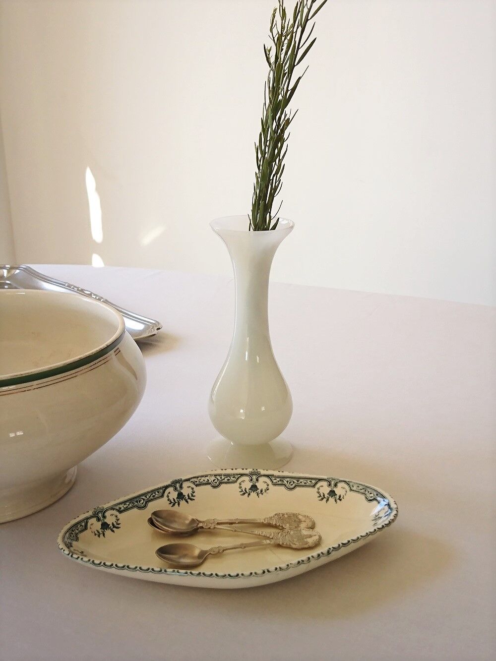 Vase soliflore opaline blanc vintage