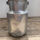 Pot à lait ancien en aluminium
