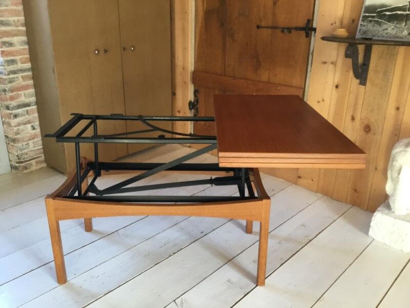 Liftable coffee table