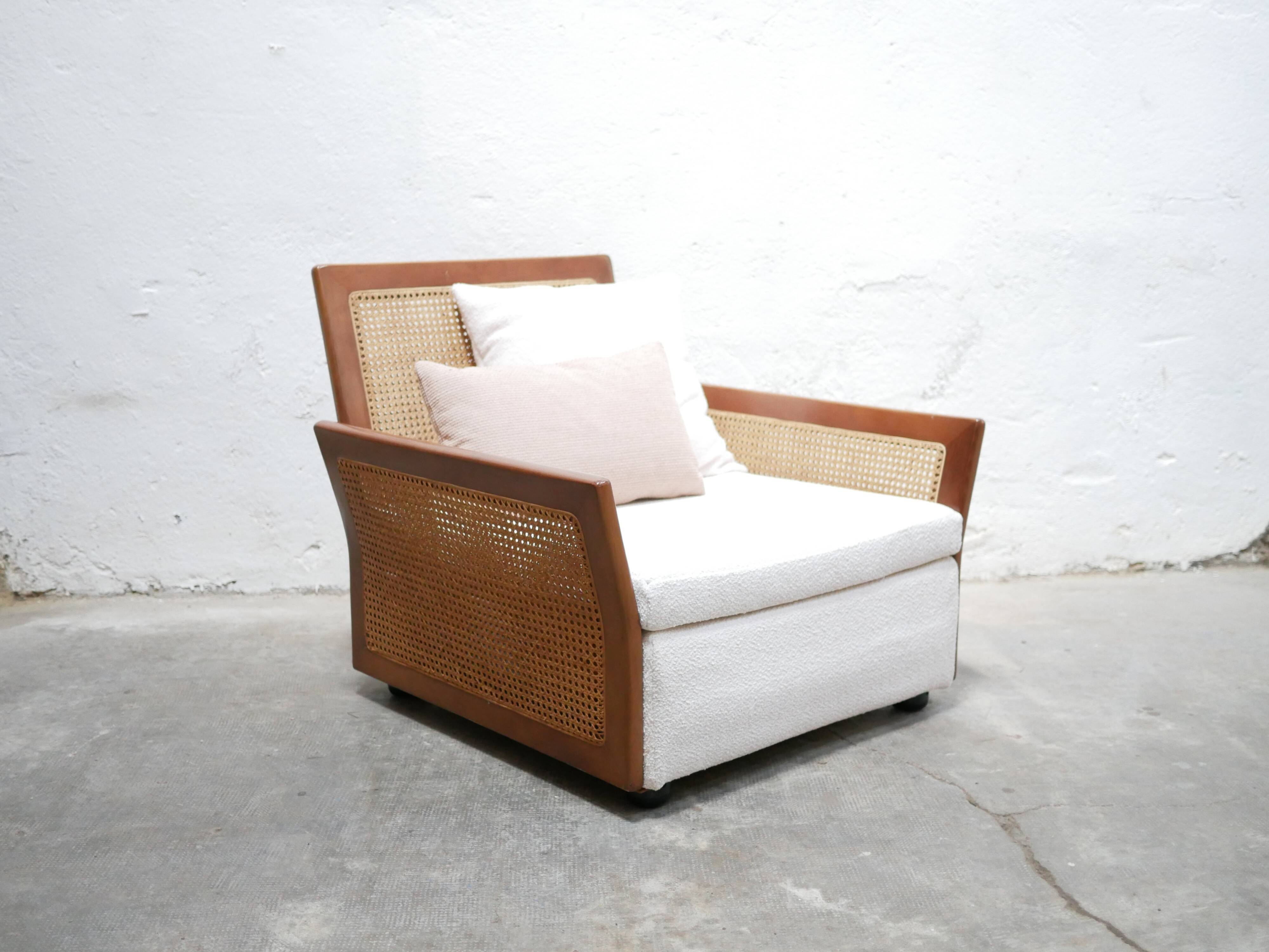 Fauteuil vintage en bois et cannage
