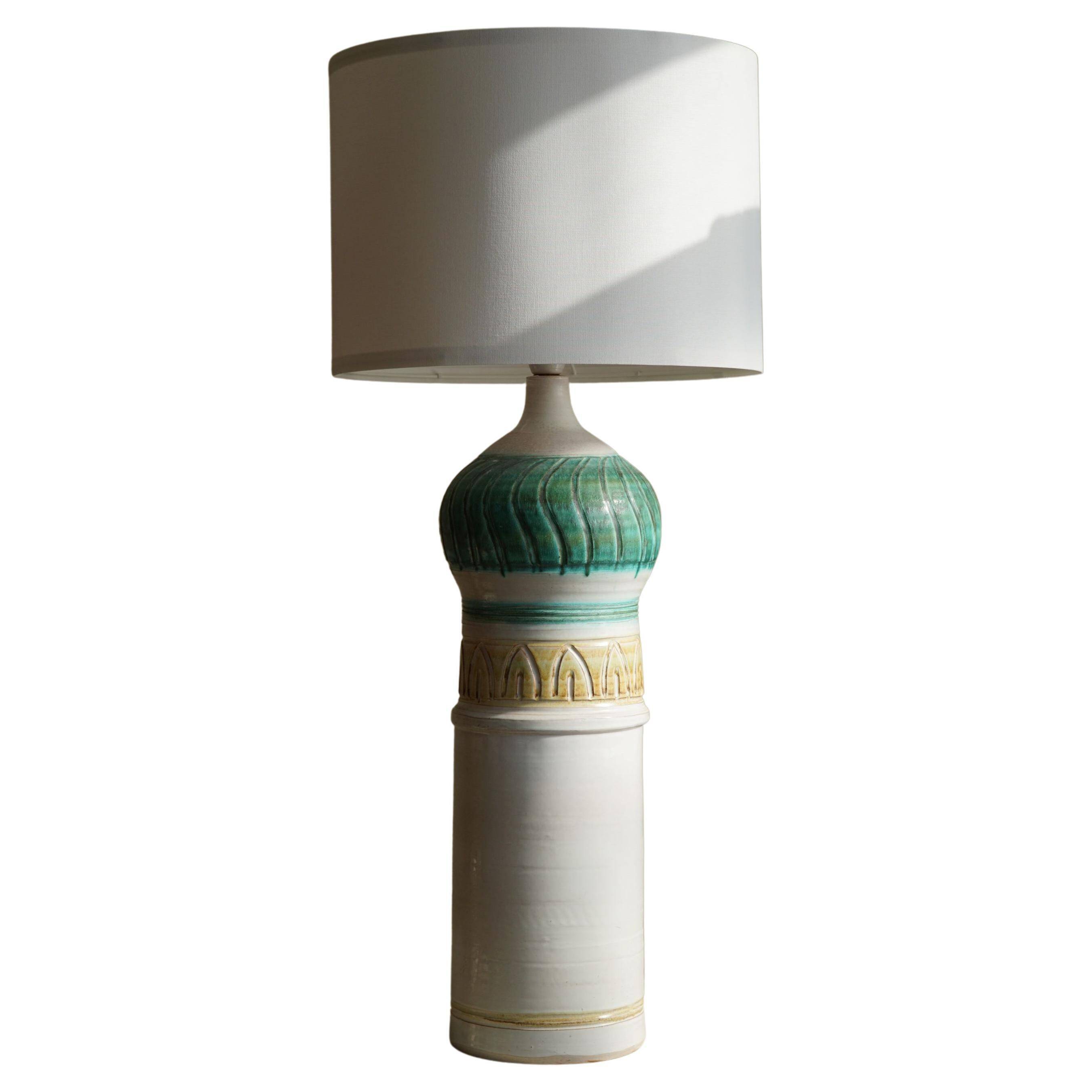 Decorative floor lamp in modern Danish ceramic, made in the 1970s.