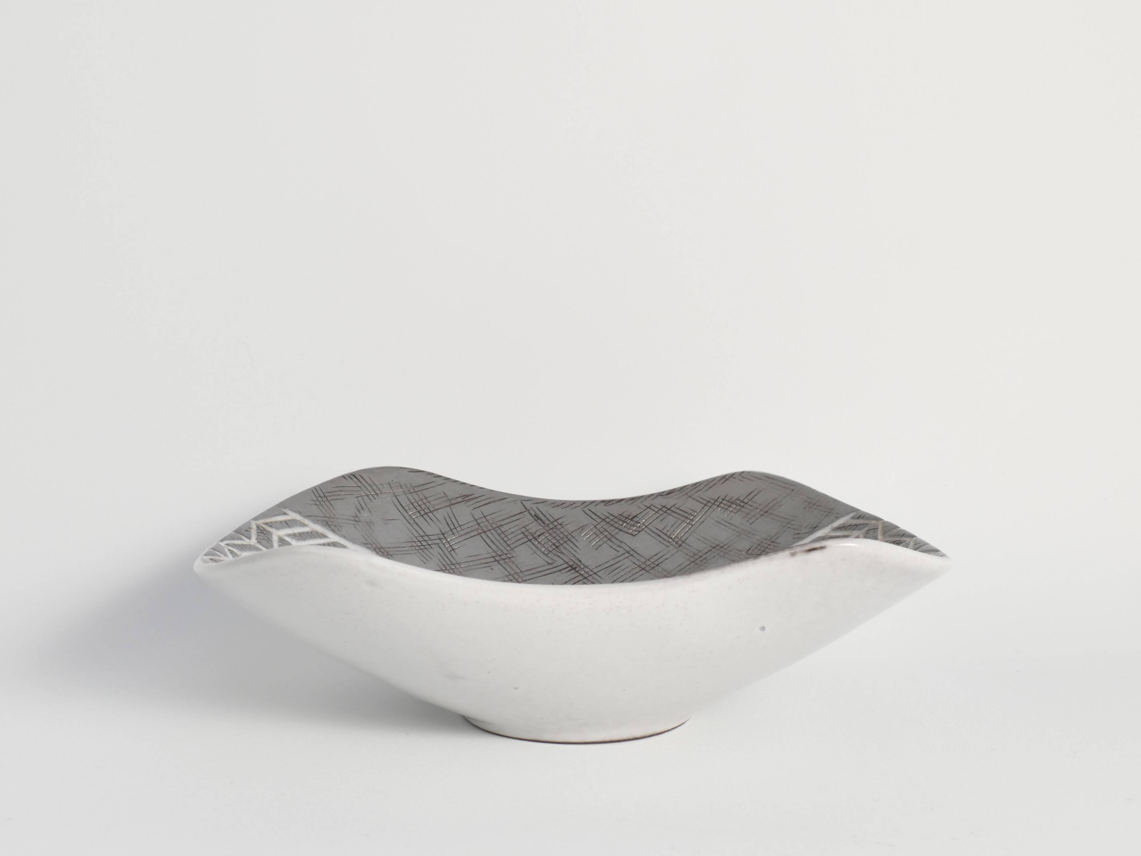 Mid-Century Ceramic Bowl "Ax" by Mari Simmulson for Upsala Ekeby, Sweden 1950s