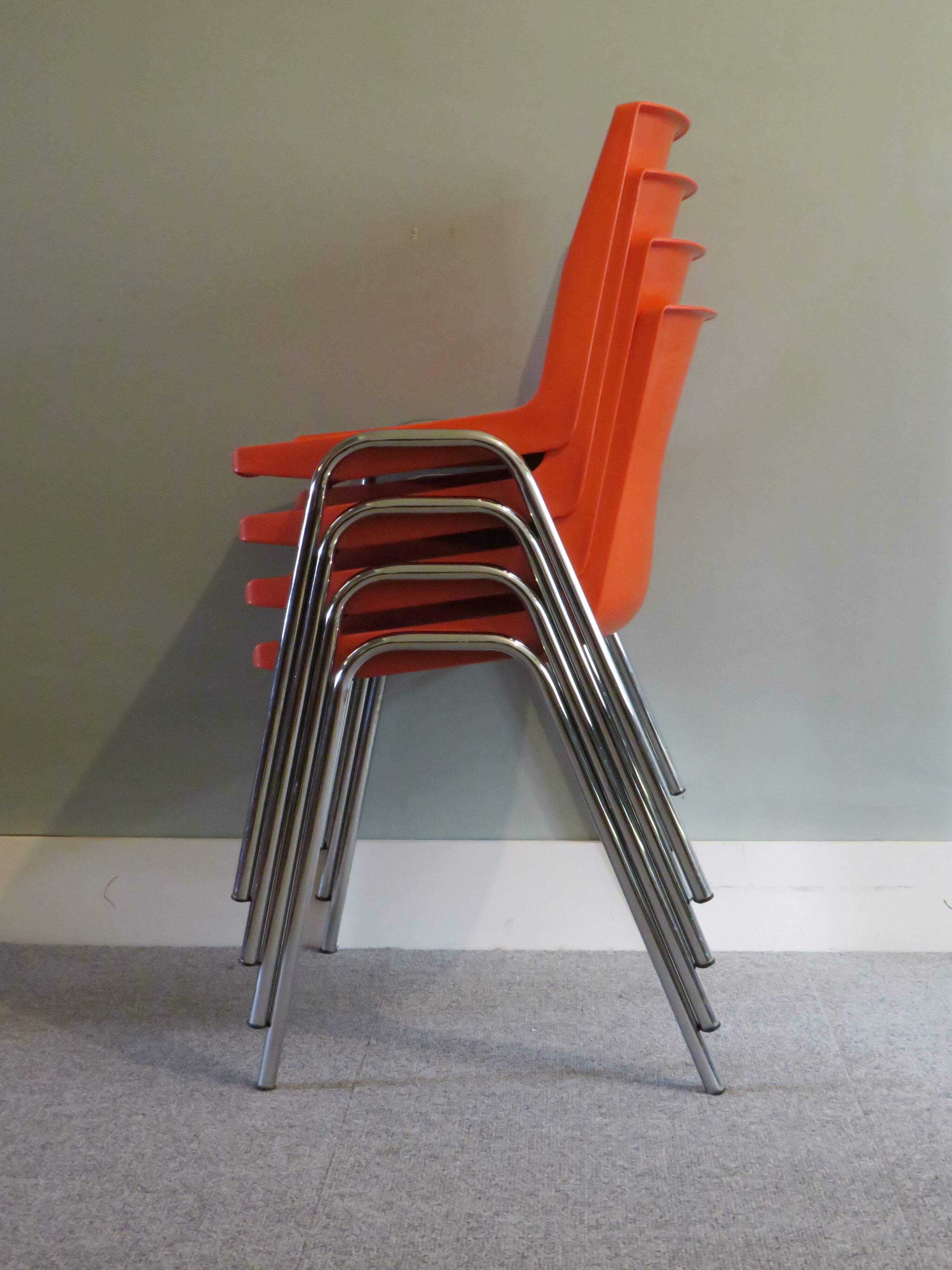 4 chaises empilables 1970