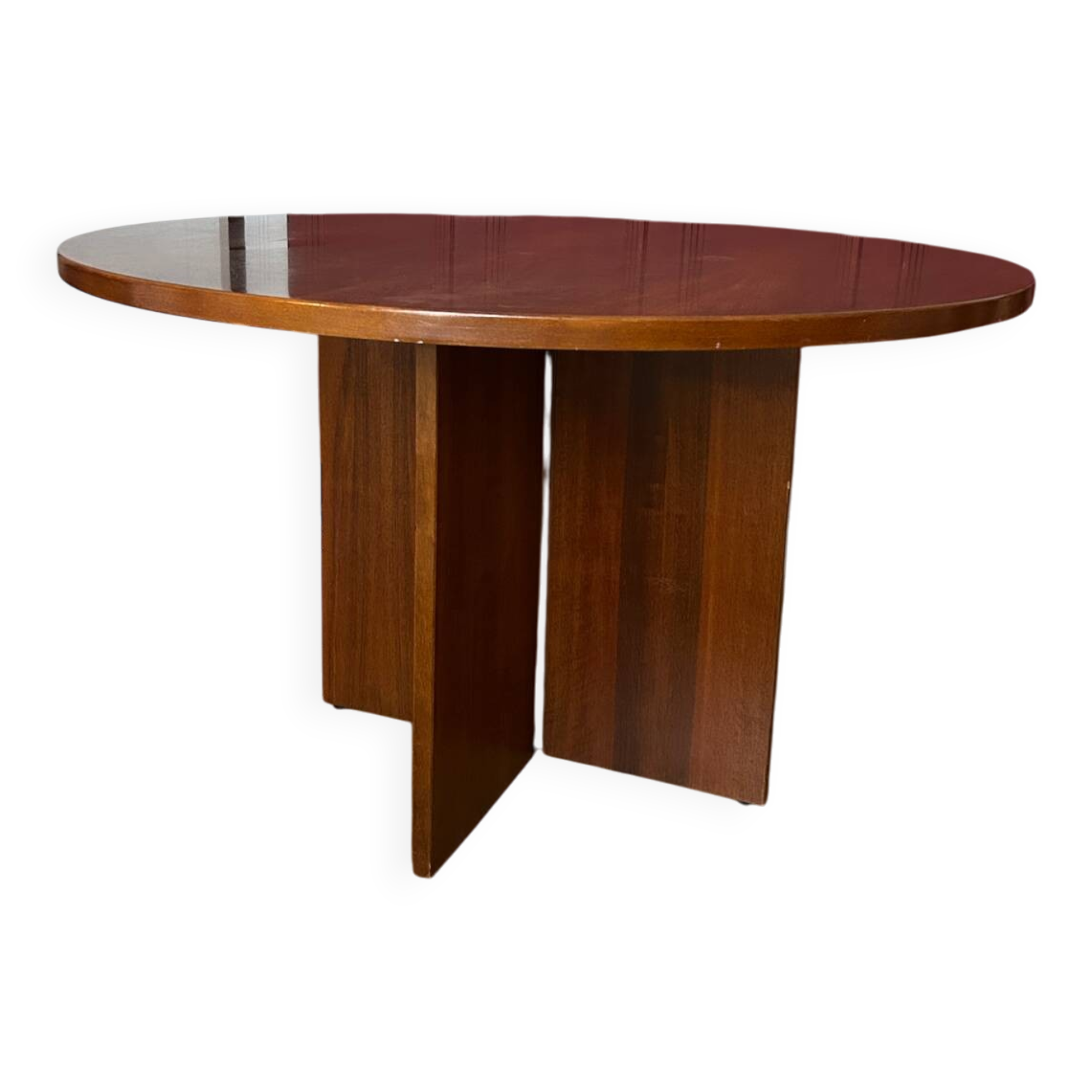 Table ronde en bois verni