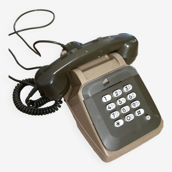 Téléphone So.co.tel S63 à touches avec écouteur vintage dimension : hauteur -13 cm - largeur -24cm-