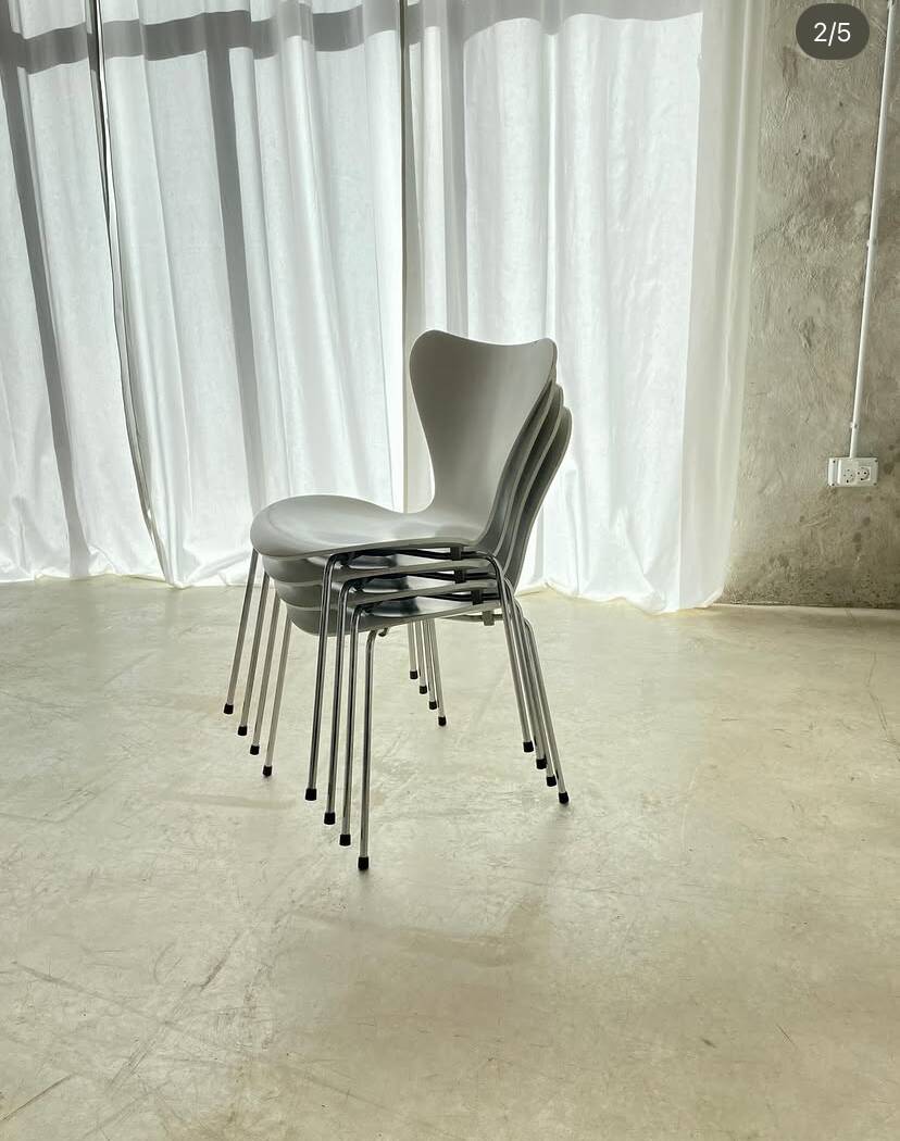 4 chaises danoises par Arne Jacobsen