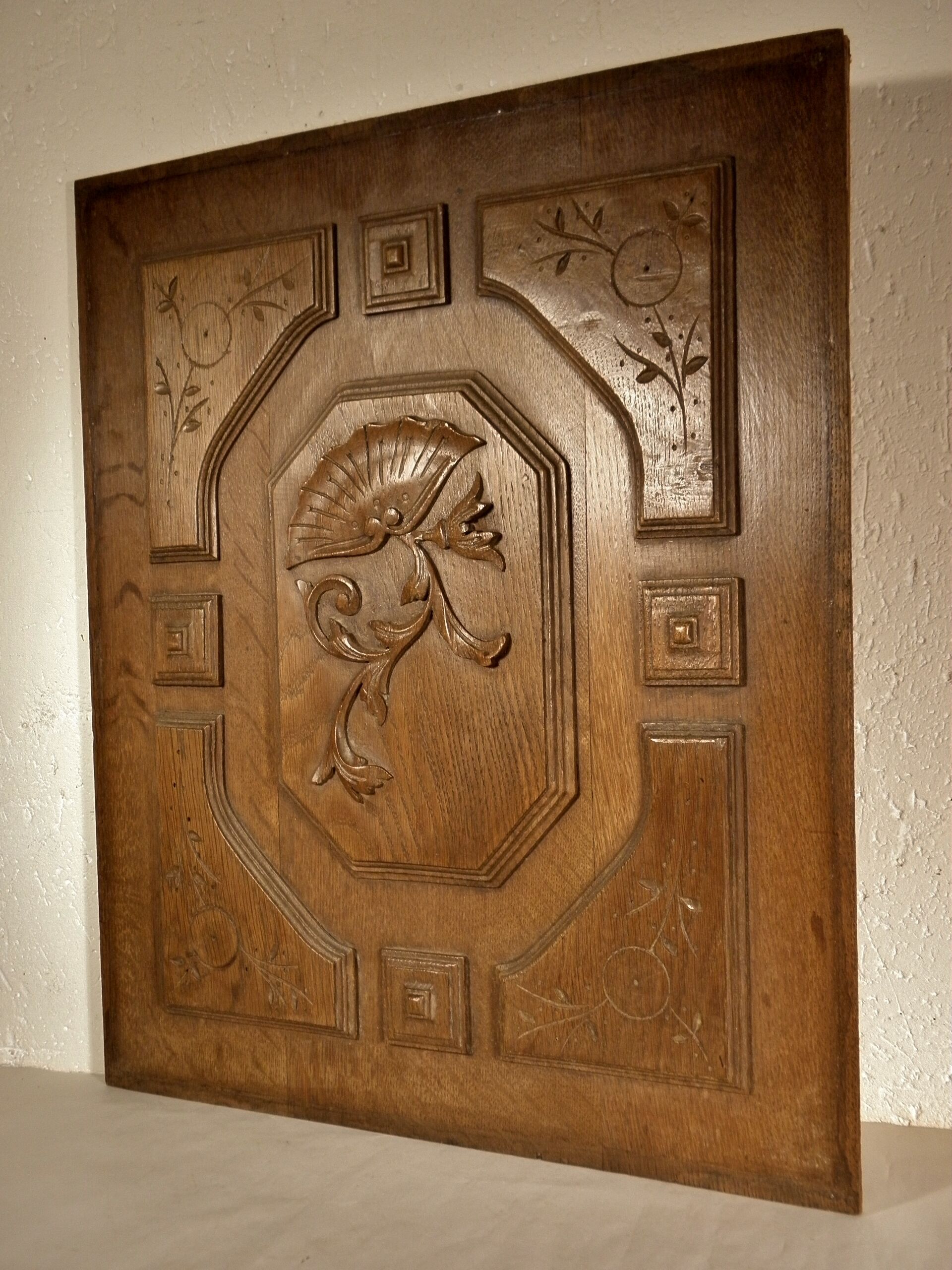 Panneau en bois sculpté 54 x 45 cm