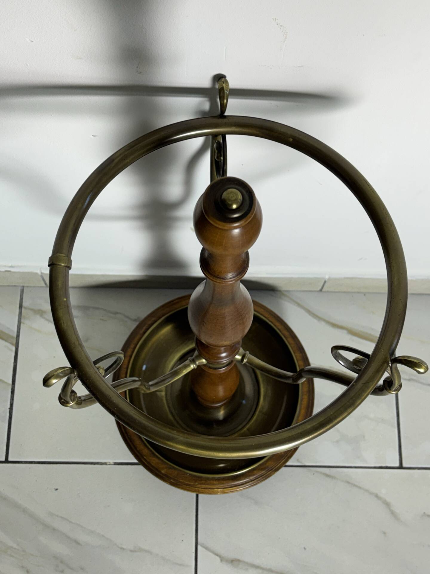 Umbrella stand and English-style wooden and brass canes, 20th century.