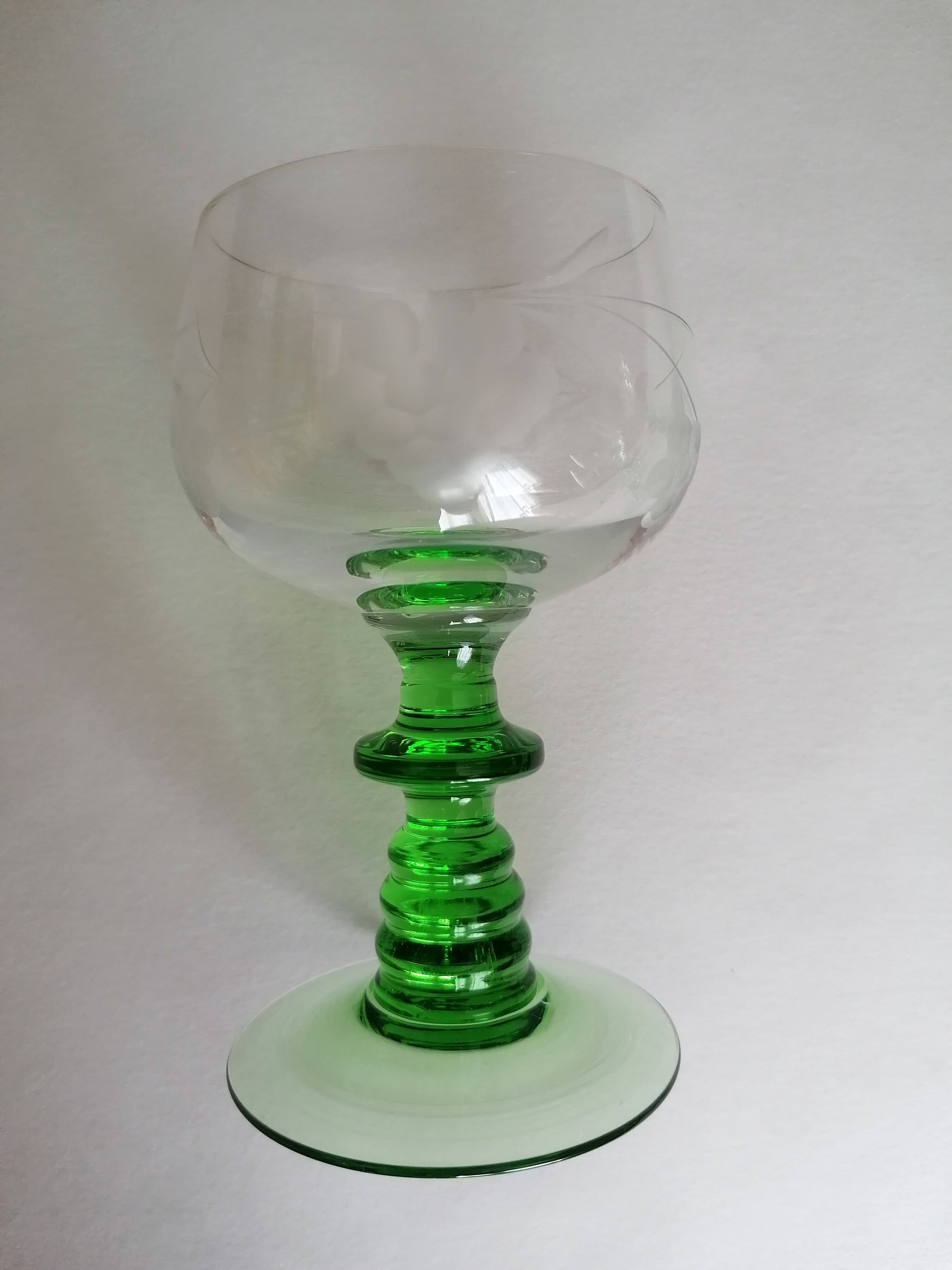 4 verres en cristal ciselé Roemer