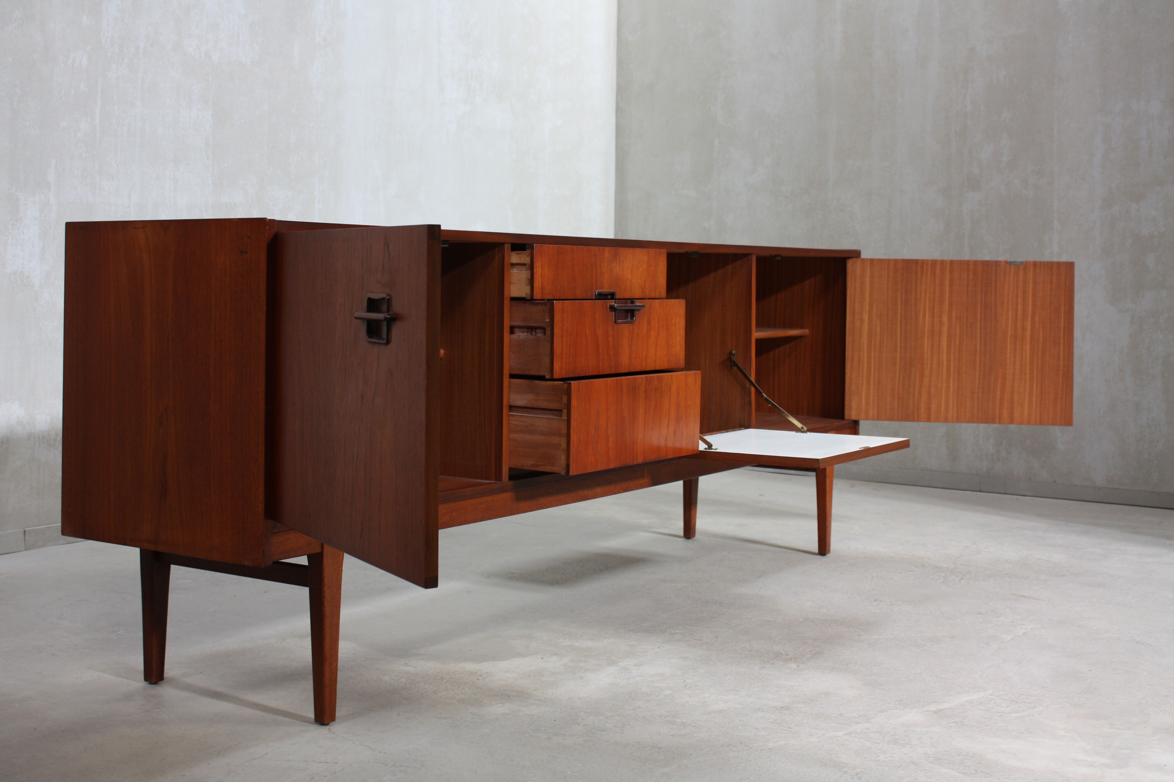 Enfilade anglaise en teck marque Nathan 1960