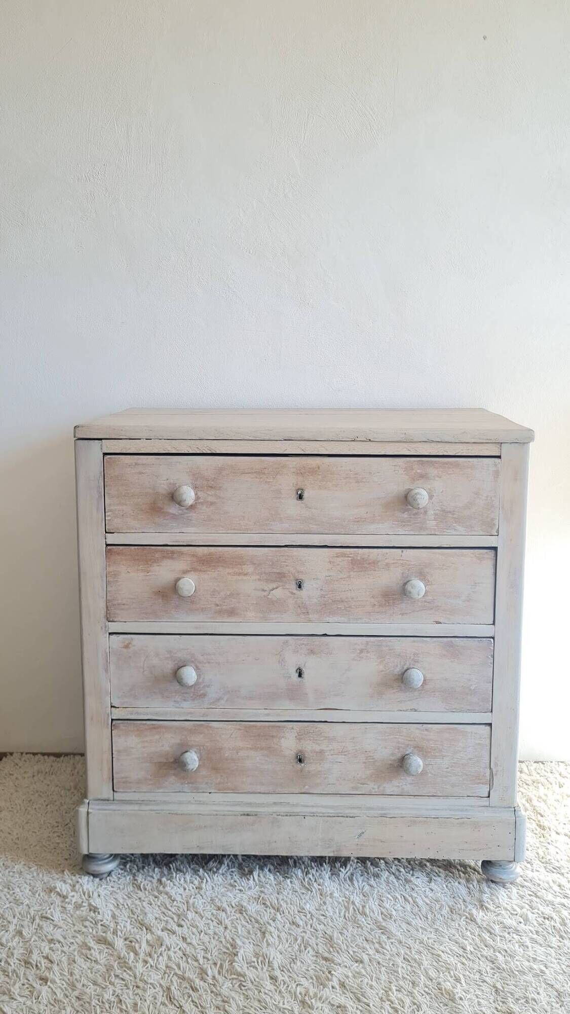 Antique English-style commode