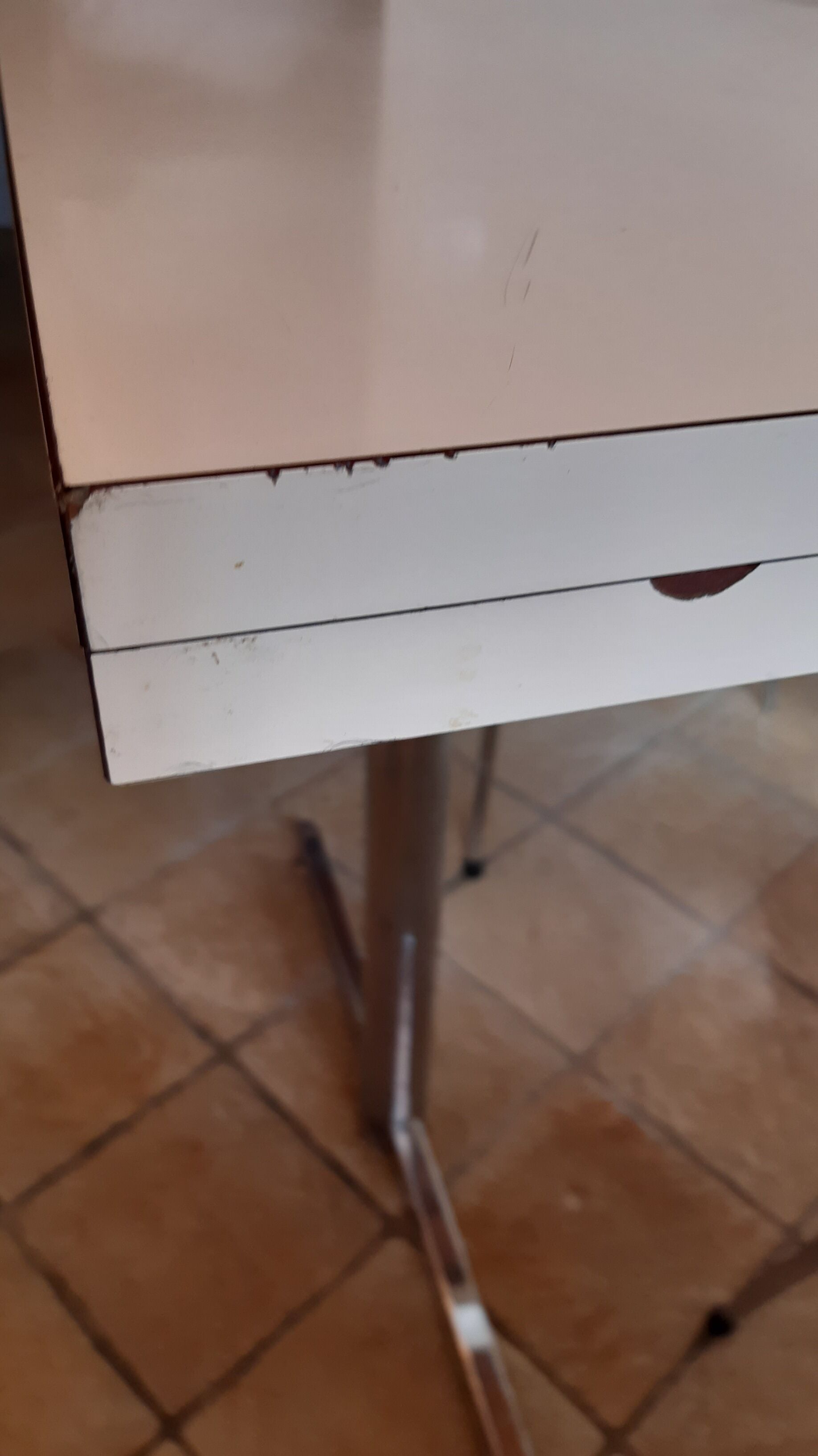 Kitchen table and 2 formica chairs