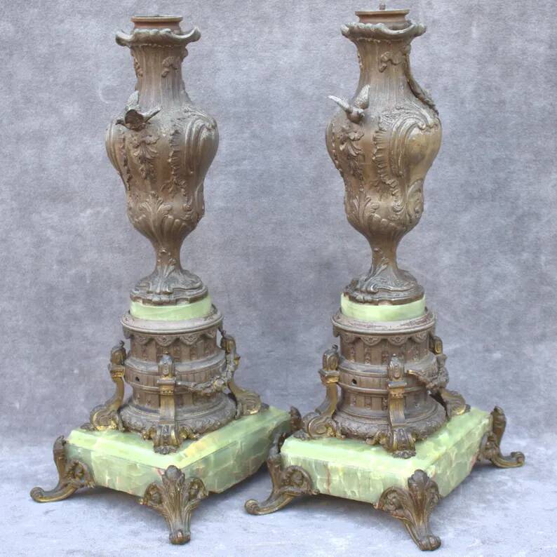 Pair of antique French Art Nouveau bronze vases on a marble base, fireplace decoration, 1800s, Châteaucore cassolettes, unique piece.