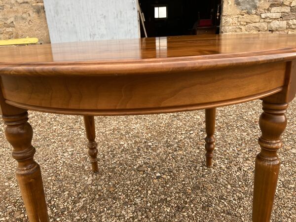 Table ronde style Louis Philippe en merisier