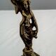 Bougeoir en bronze "La porteuse d'eau"