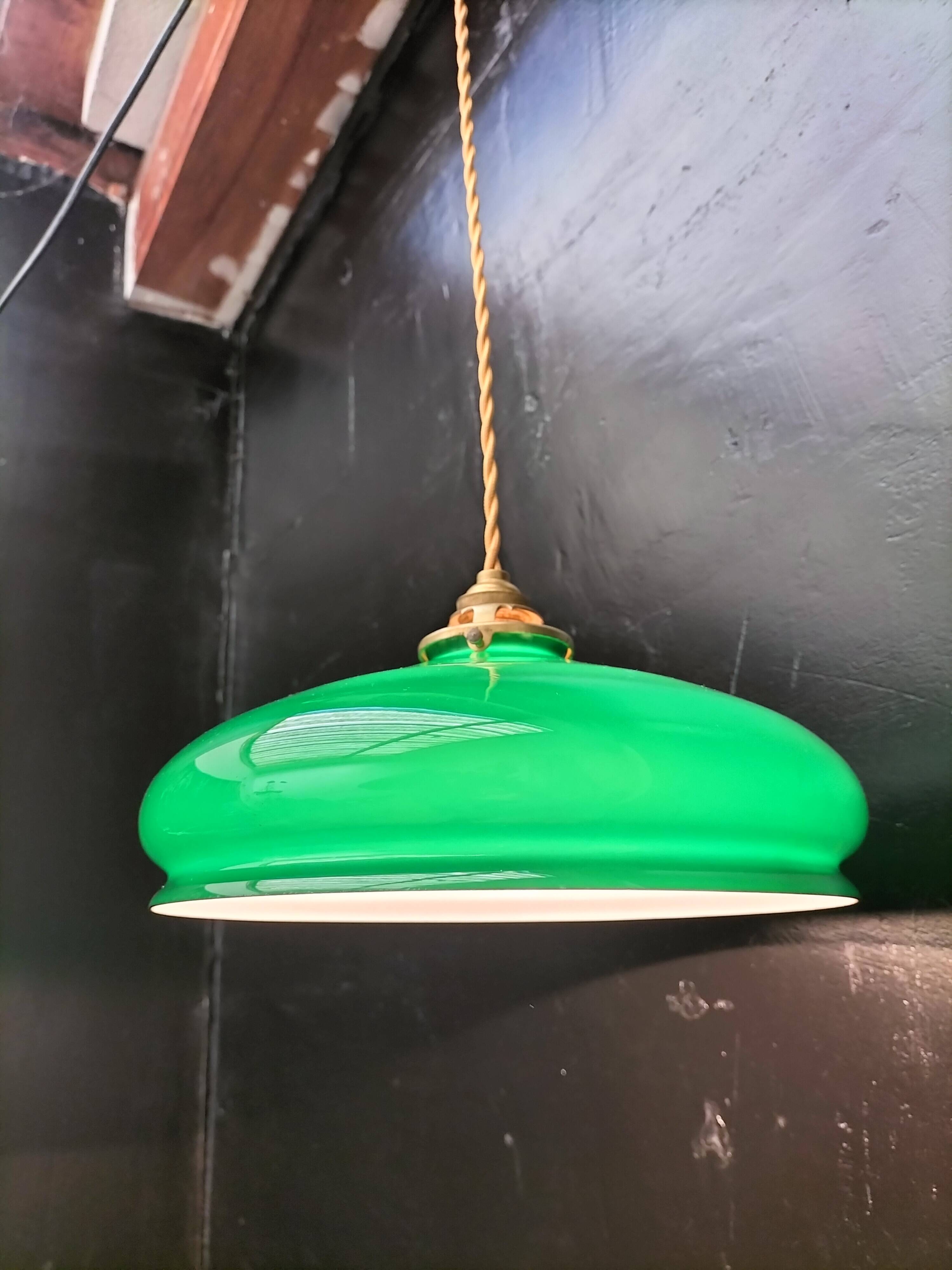Green opaline suspension