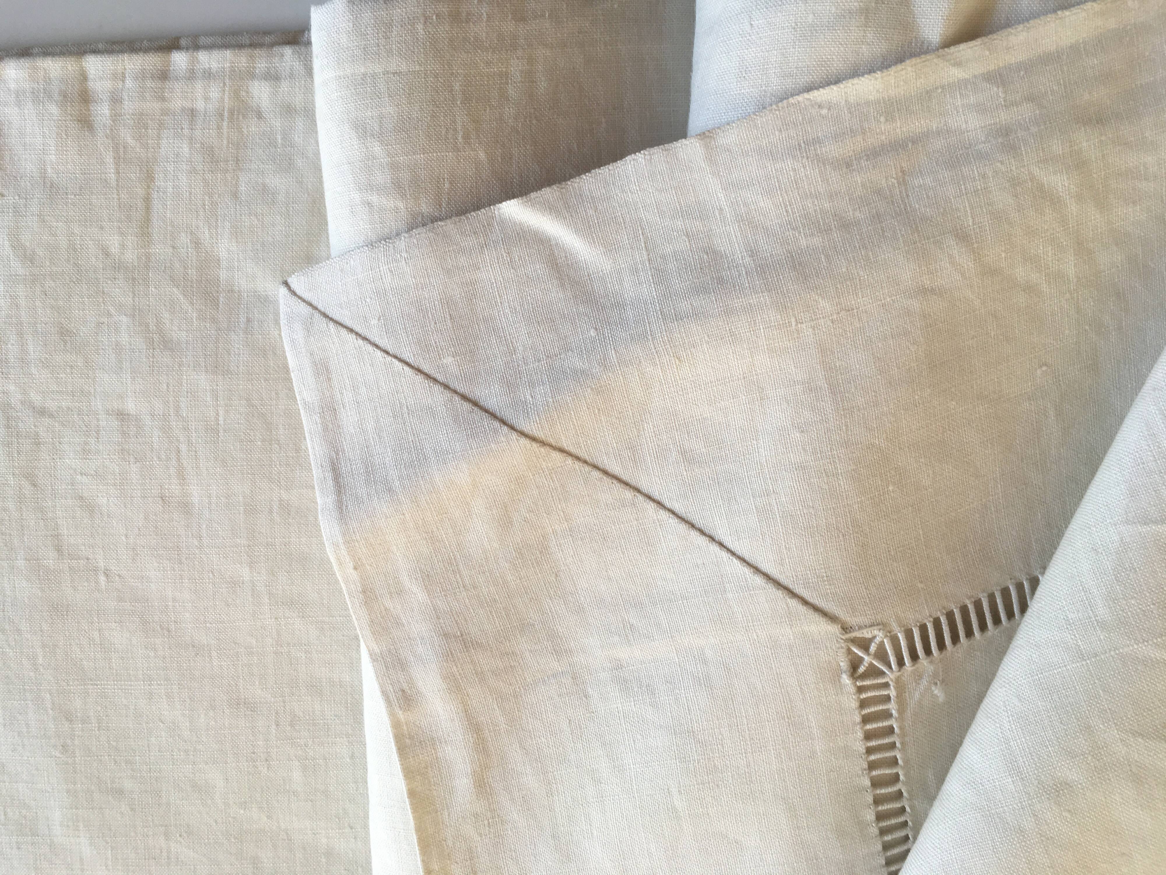 Drap et taies trousseau de réserve en fil de lin brodé de perles