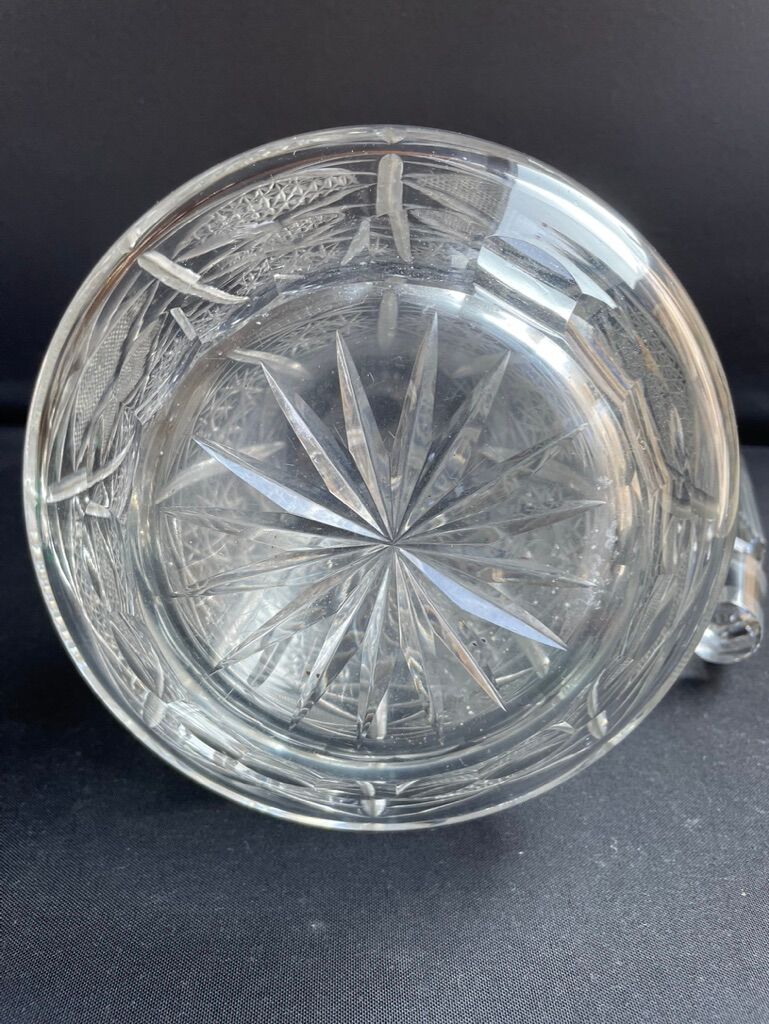Carafe en cristal soufflé et taillé