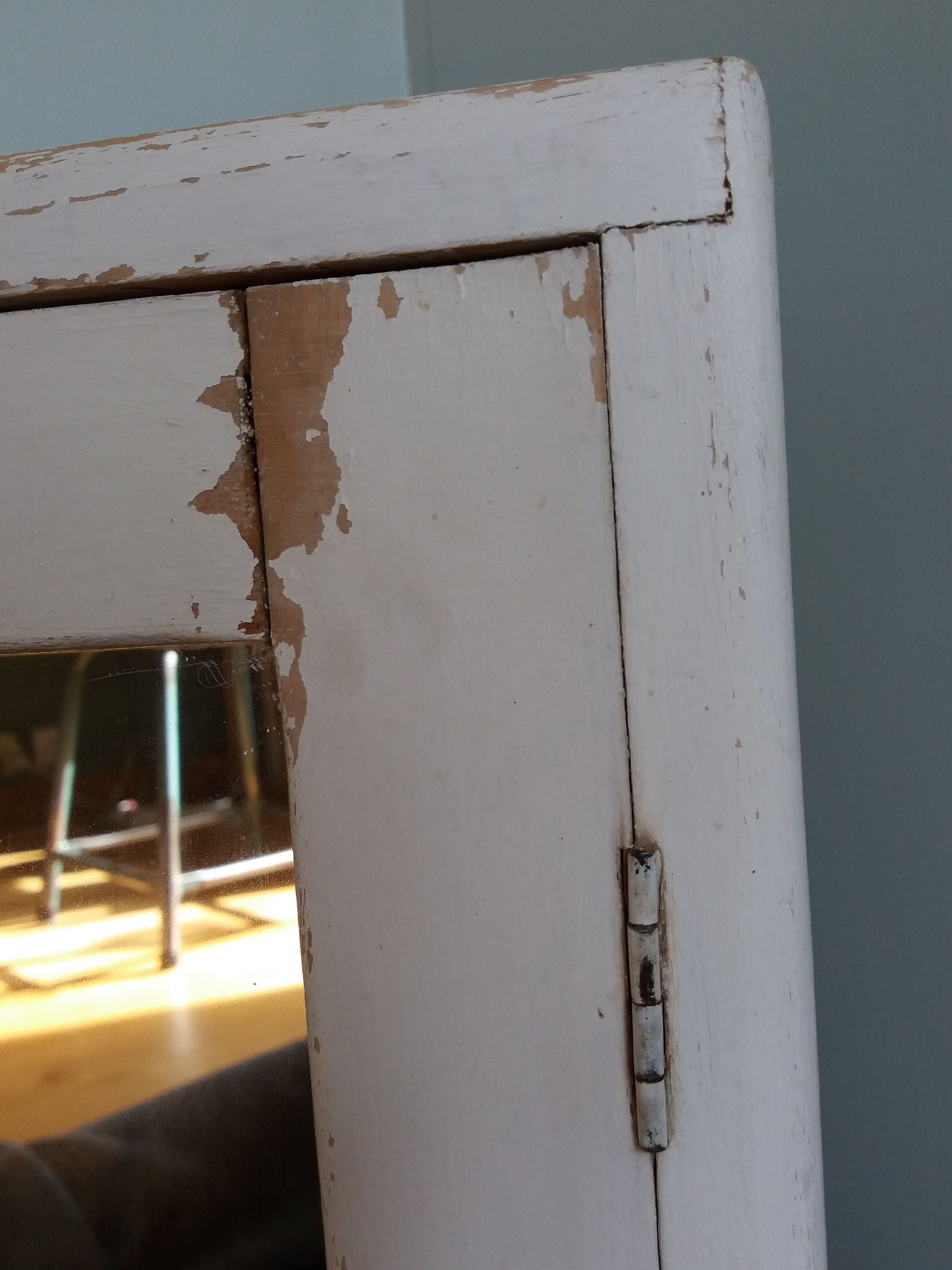Armoire à pharmacie ou de toilette avec miroir