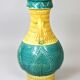 Vase en céramique turquoise de secours jaune
