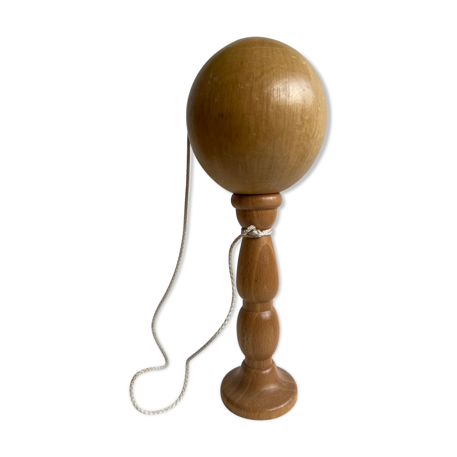 Light wood bilboquet