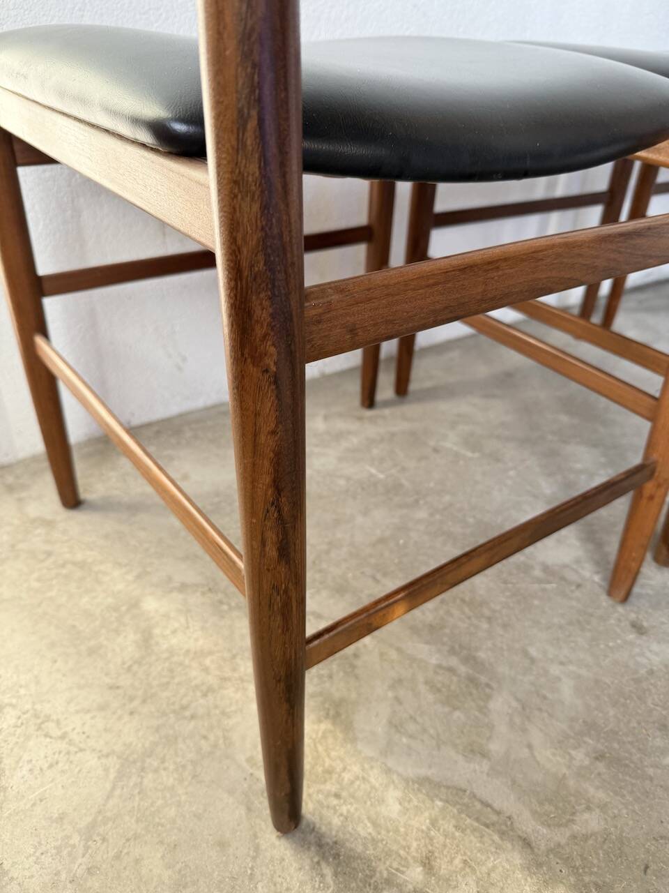 Set of 4 Italian chairs by Gianfranco Frattini.