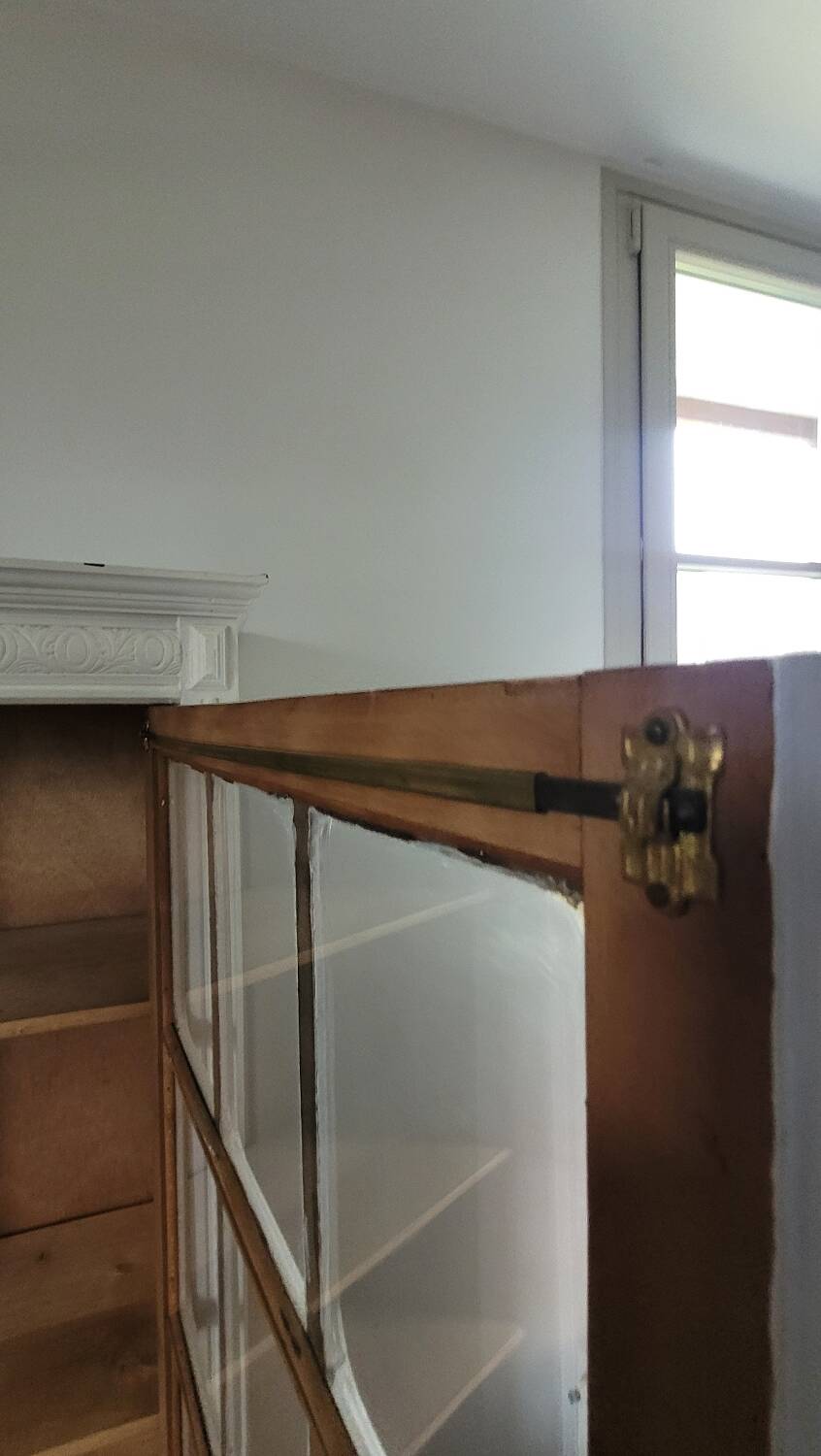 Armoire parisienne bonnetière vitrée